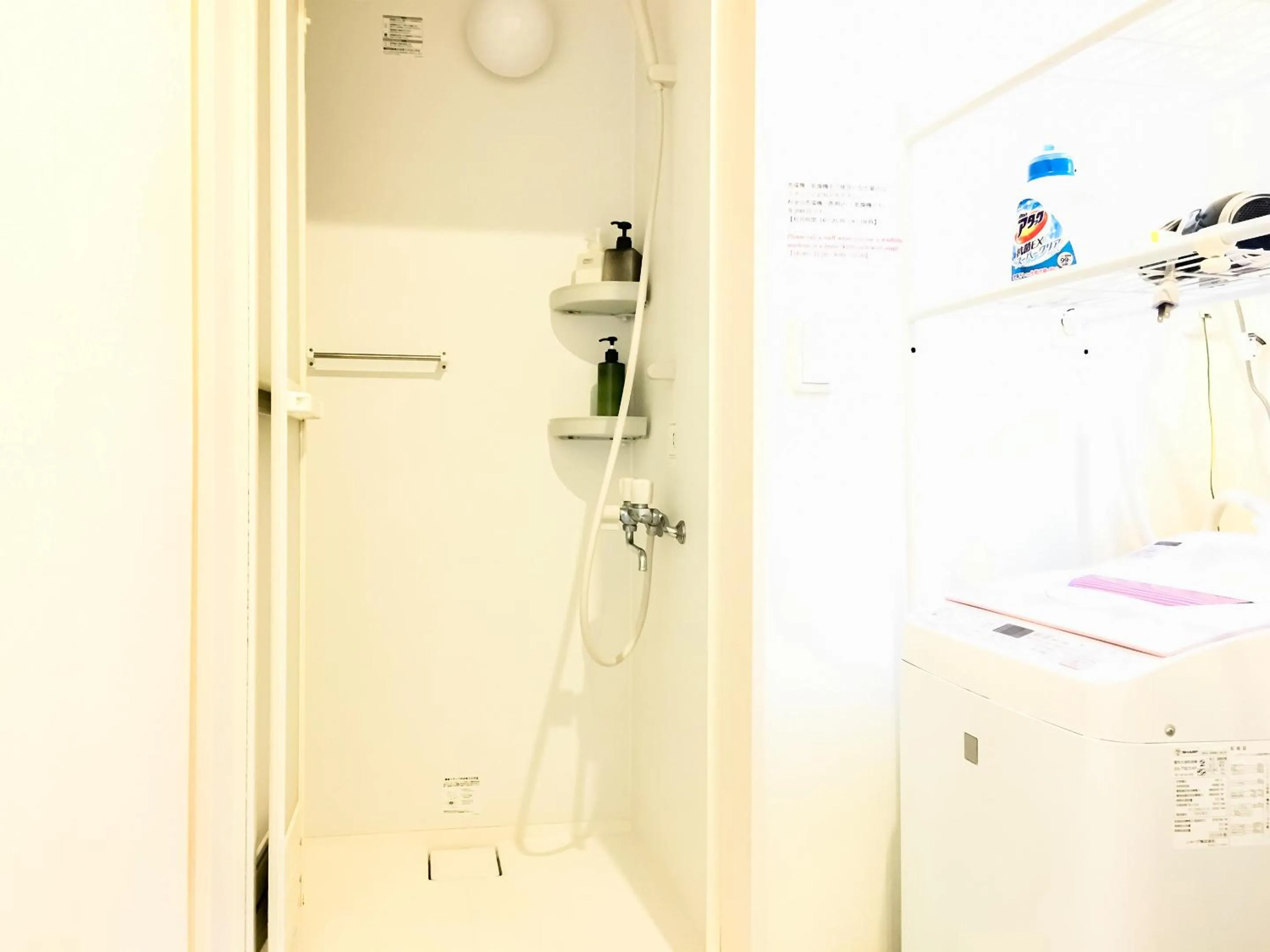 Shower in Shironoshita Guesthouse