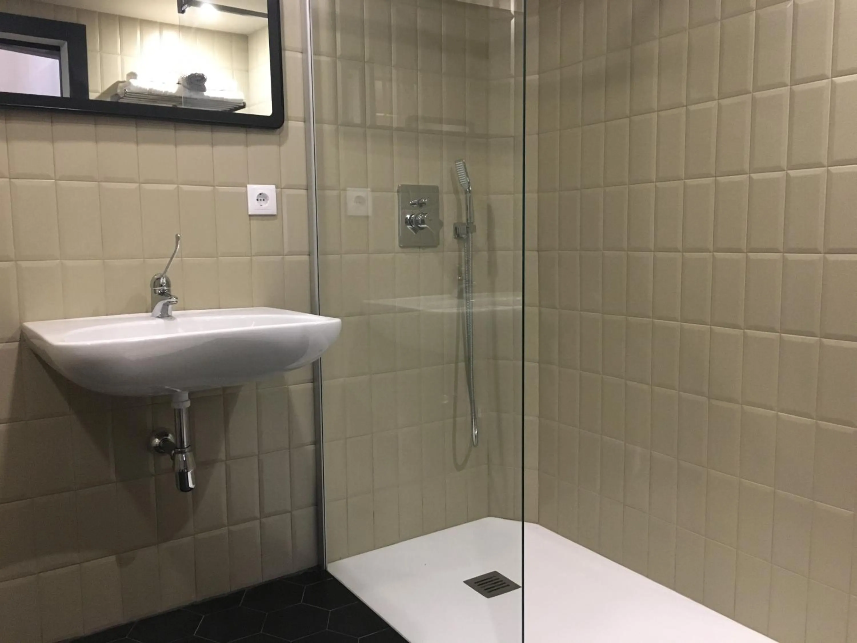 Shower in MD Design Hotel - Portal del Real