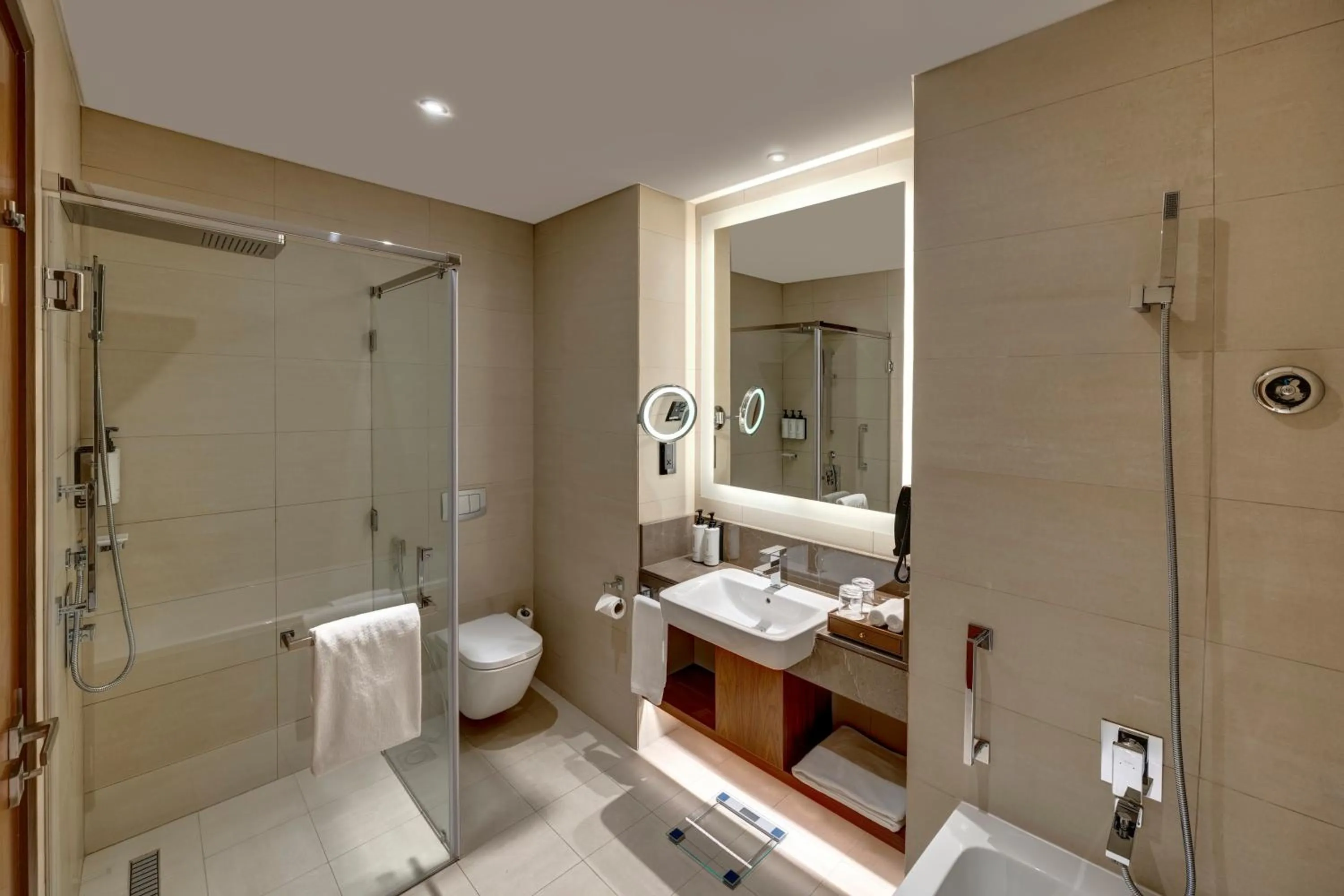Shower in Crowne Plaza Muscat OCEC by IHG