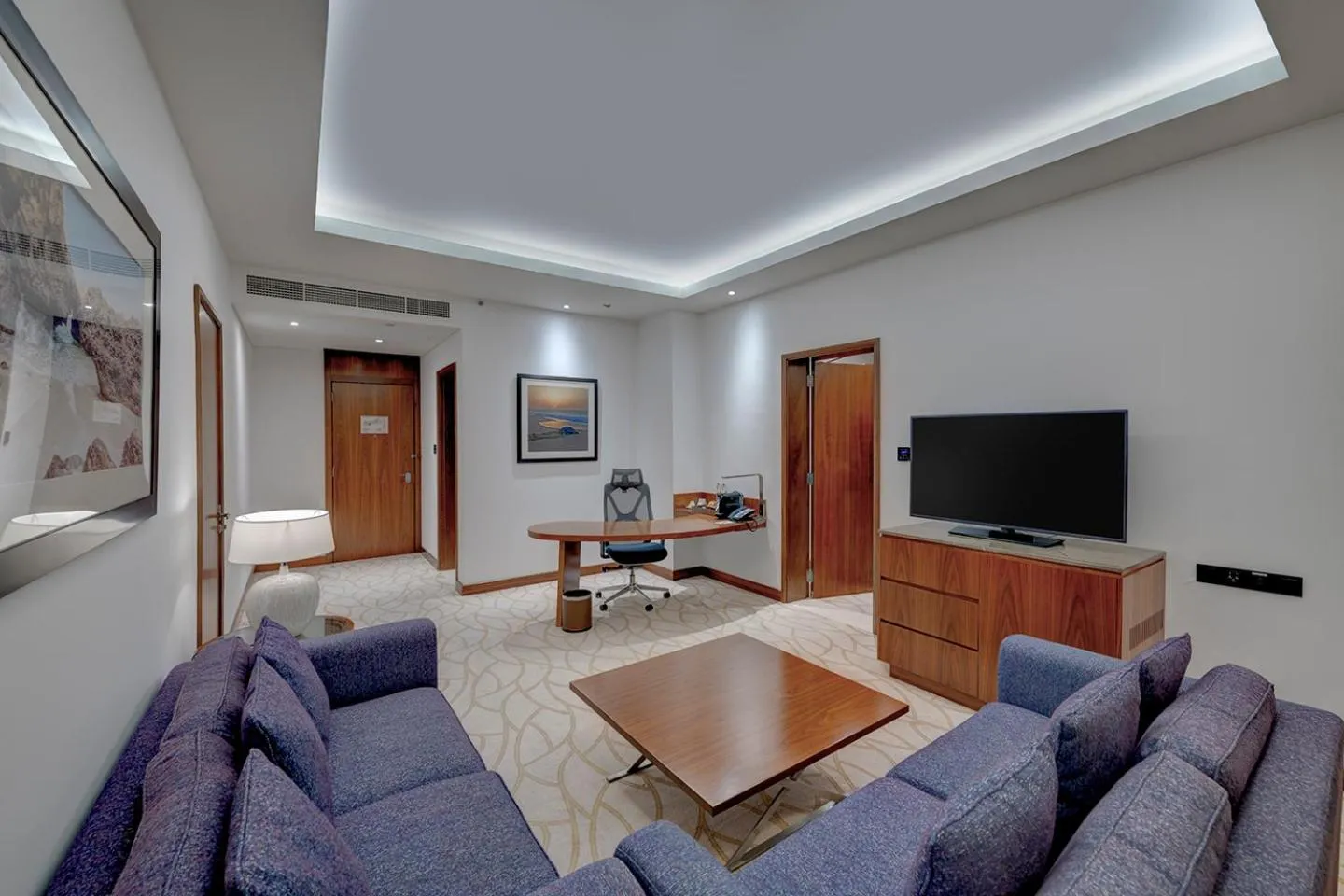 Living room in Crowne Plaza Muscat OCEC by IHG