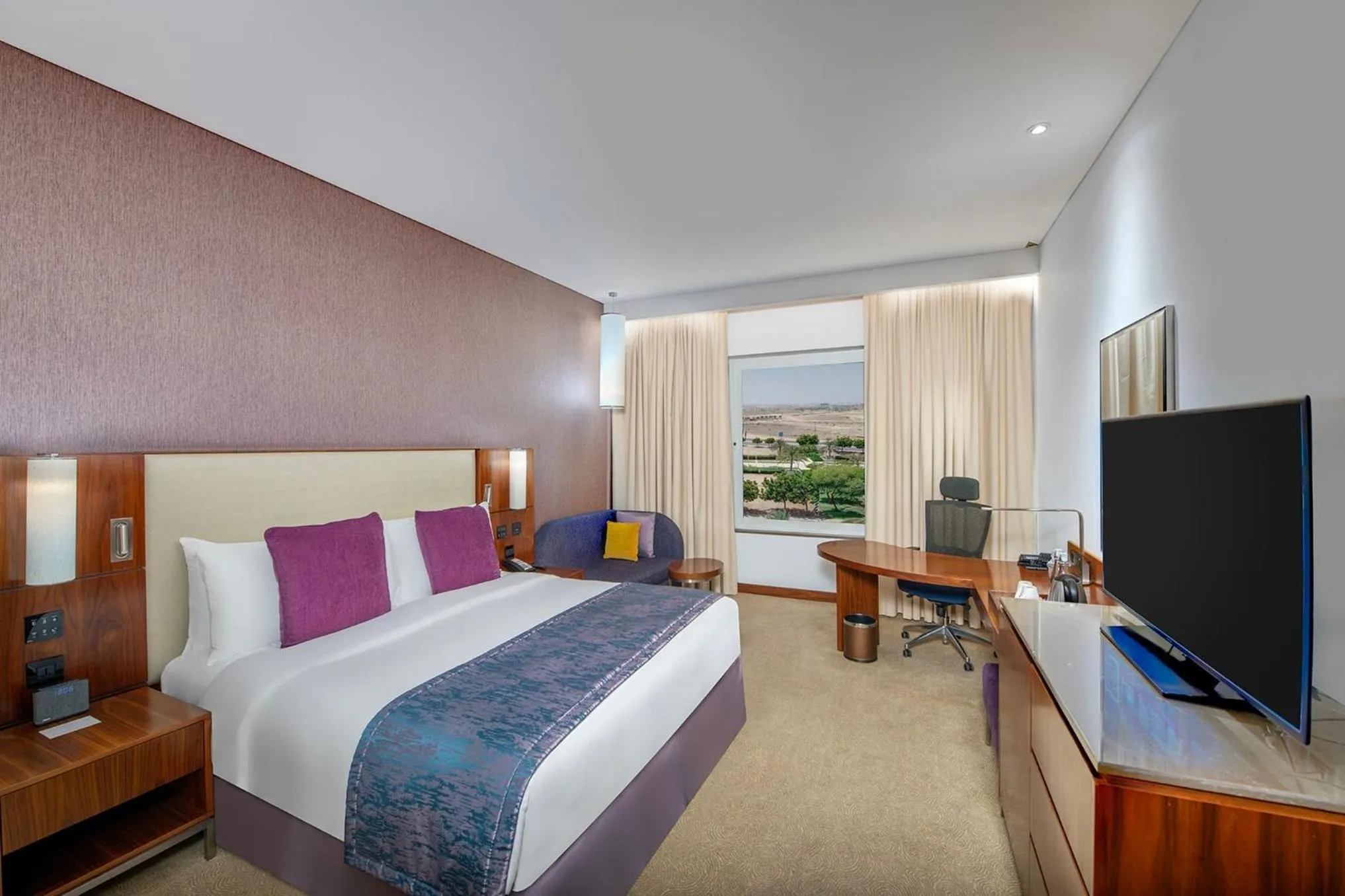 Photo of the whole room, Bed in Crowne Plaza Muscat OCEC by IHG