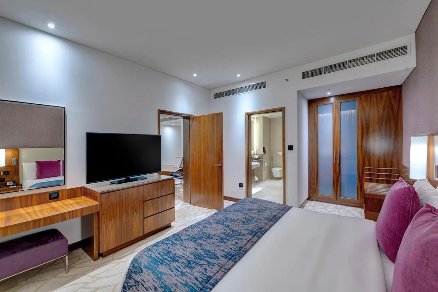 Bed in Crowne Plaza Muscat OCEC by IHG