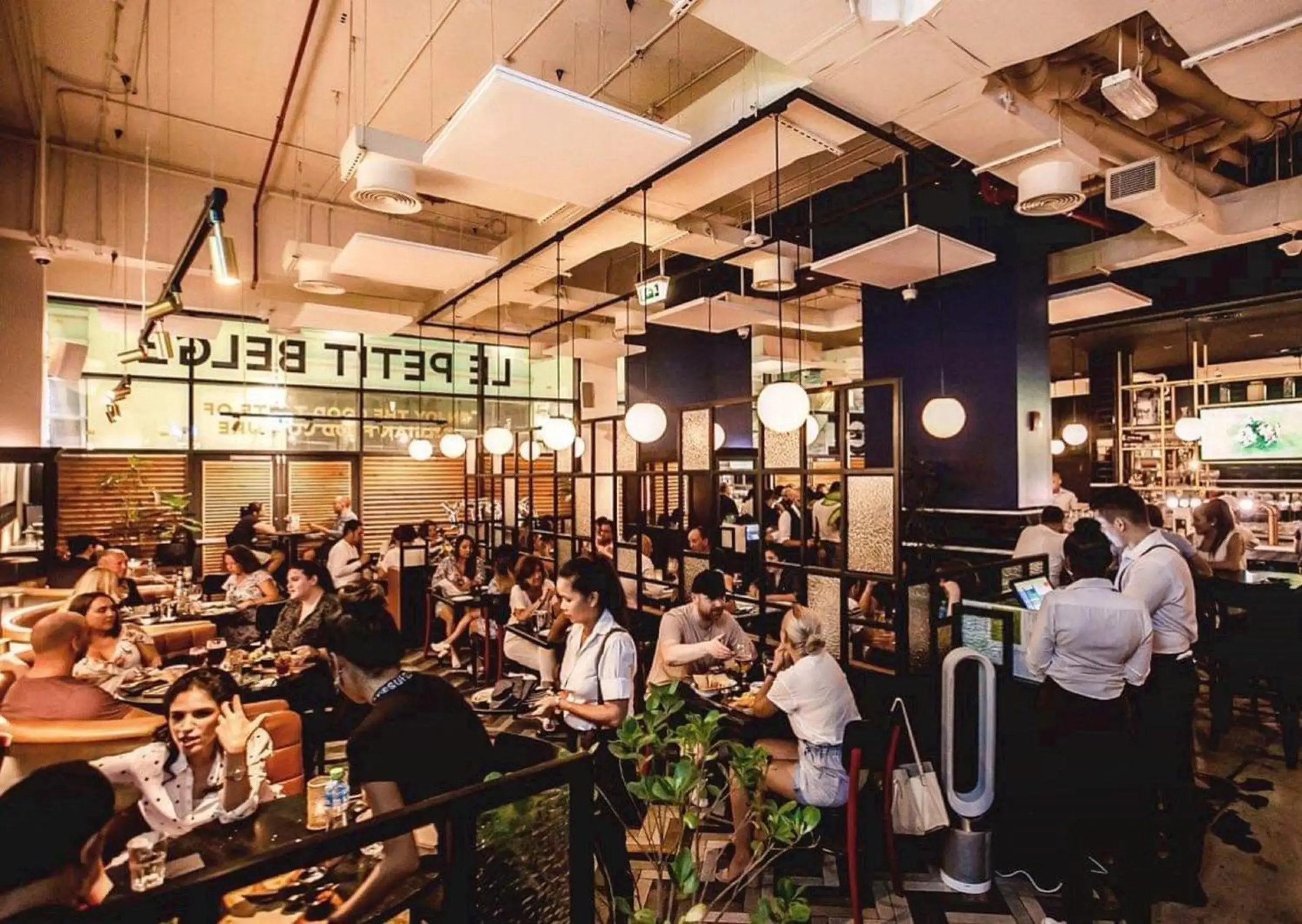 Lounge or bar in Crowne Plaza Muscat OCEC by IHG Lounge or bar in Crowne Plaza Muscat OCEC by IHG