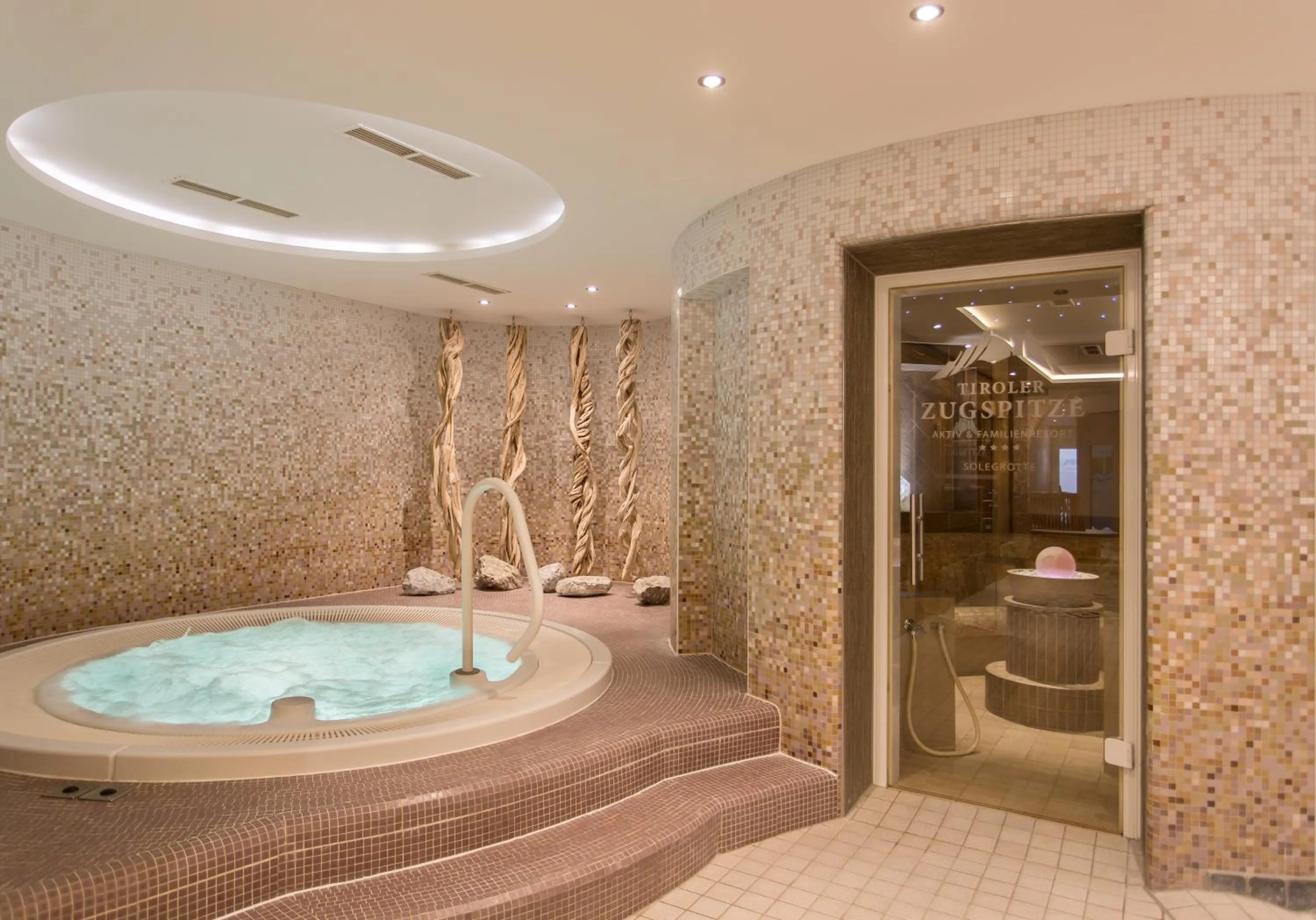 Hot Tub in Zugspitz Resort