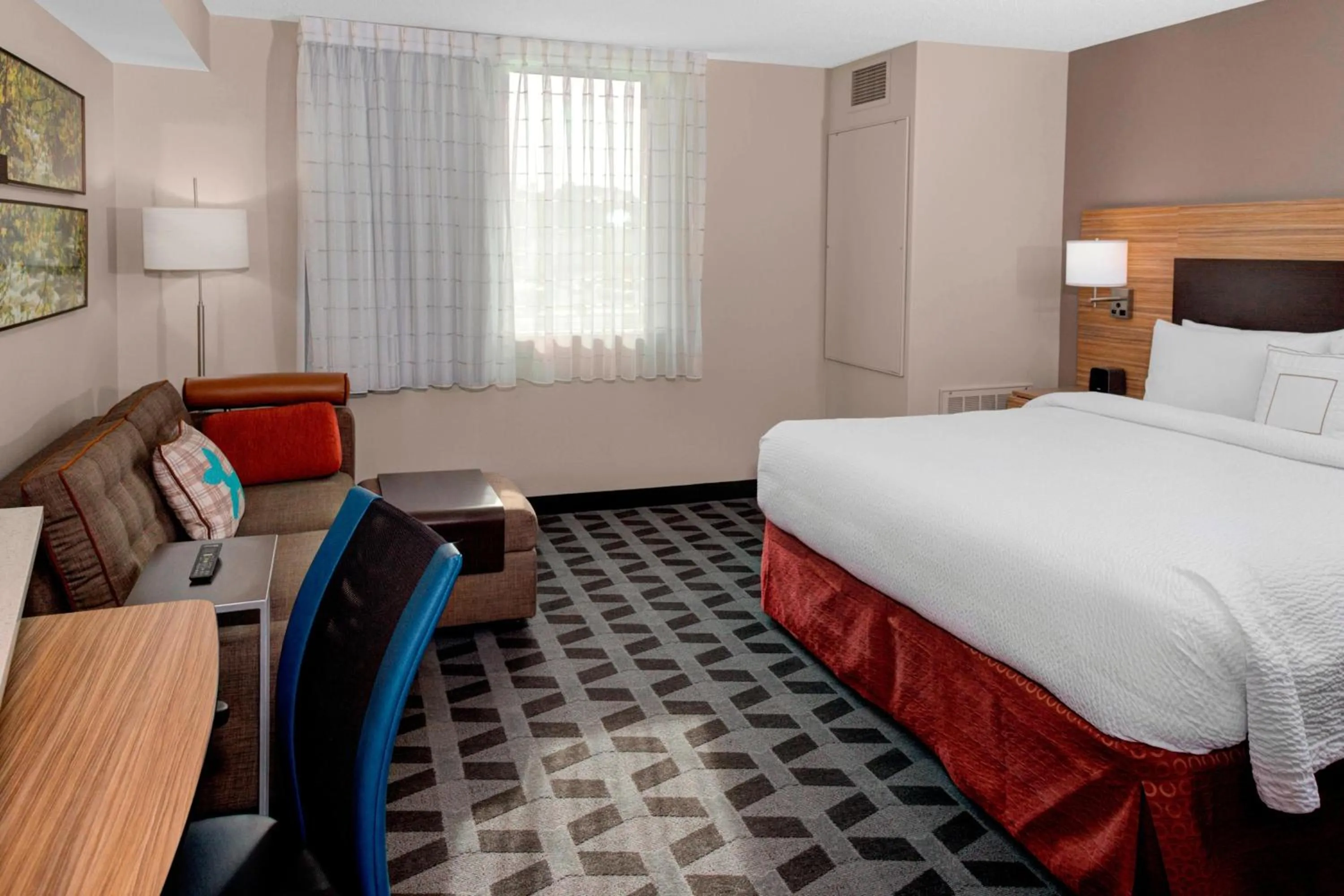 Bedroom, Bed in TownePlace Suites by Marriott Parkersburg