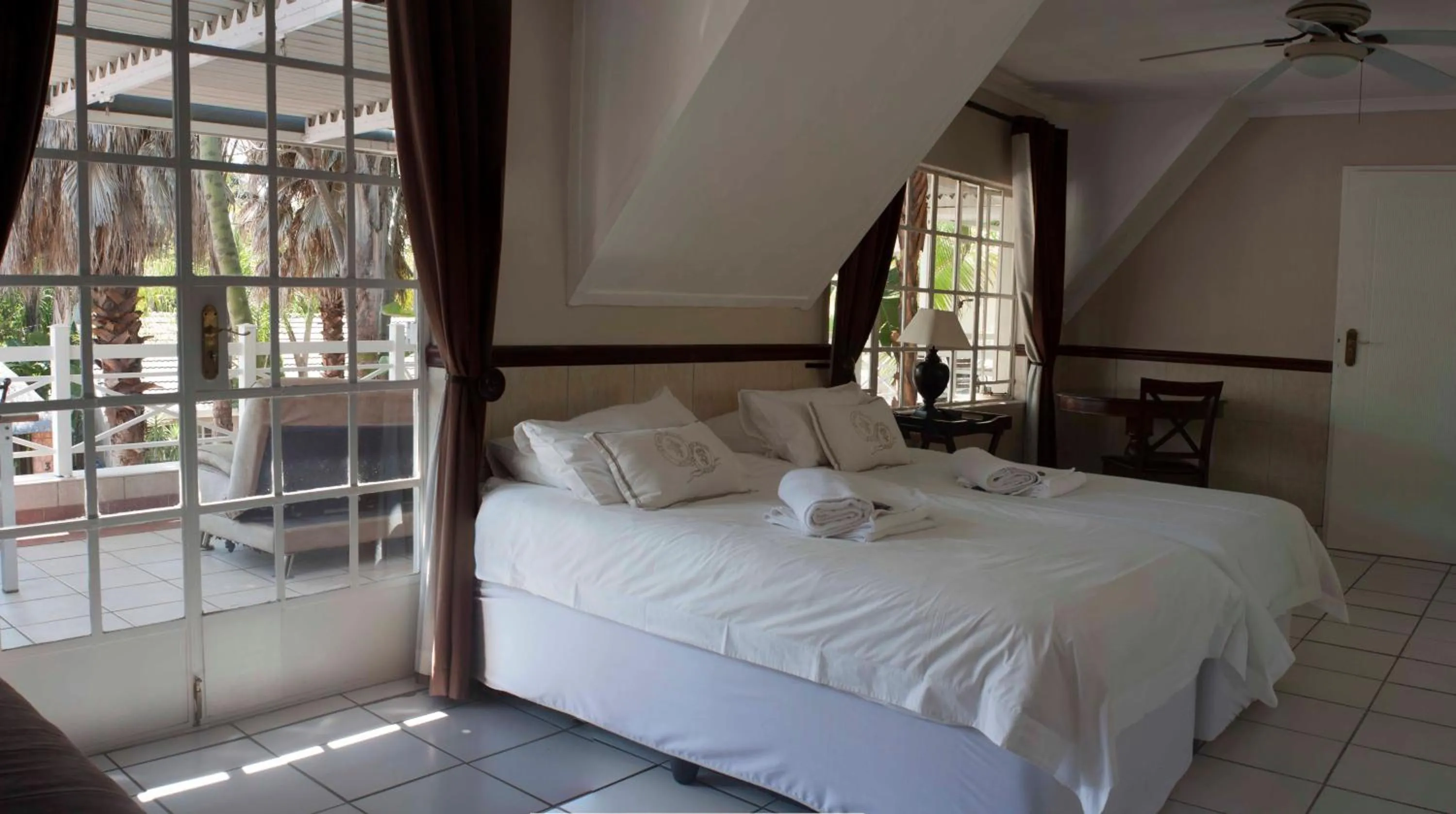 Bed in Summerview Guest Lodge