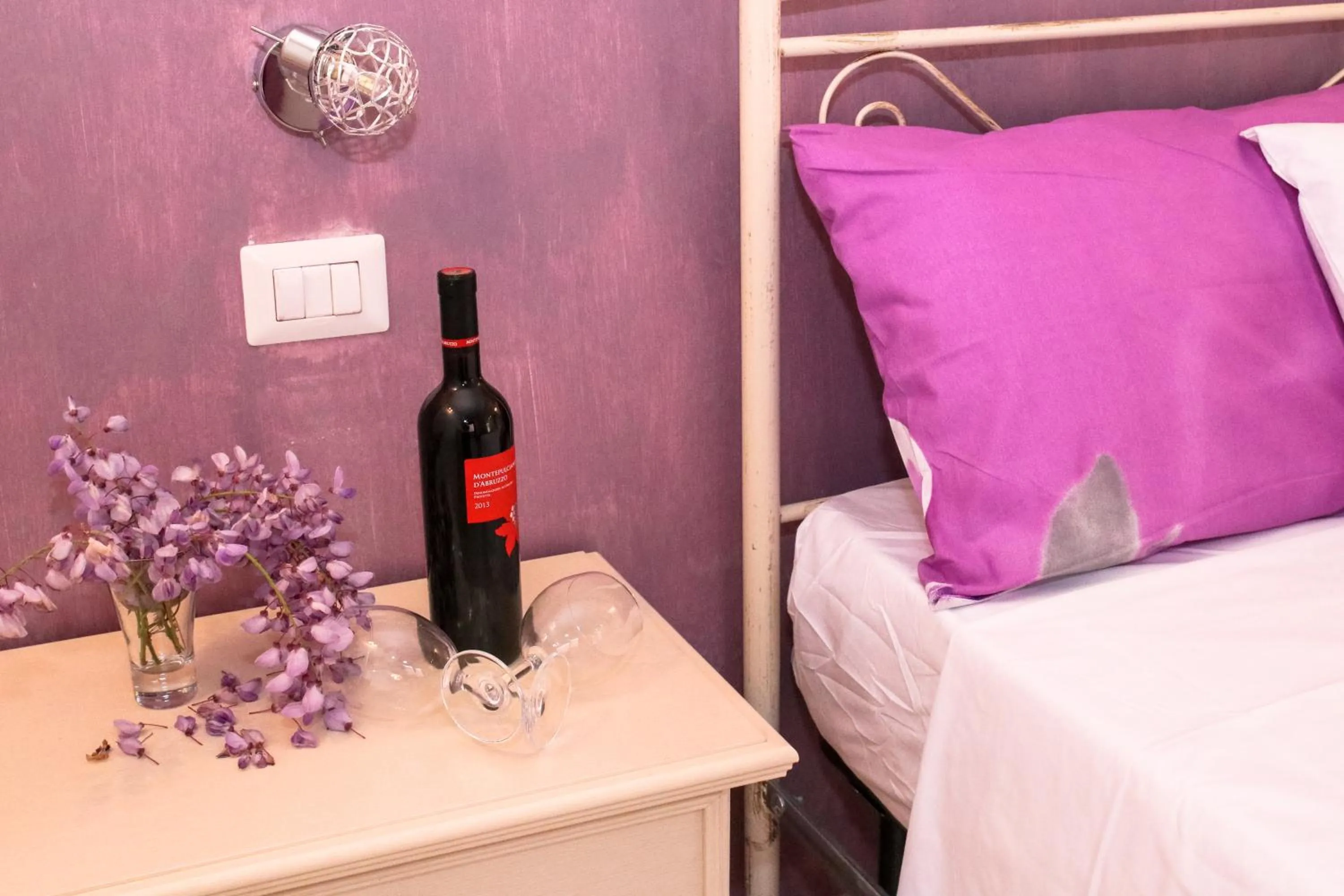 Decorative detail, Bed in Il Sorriso B&B