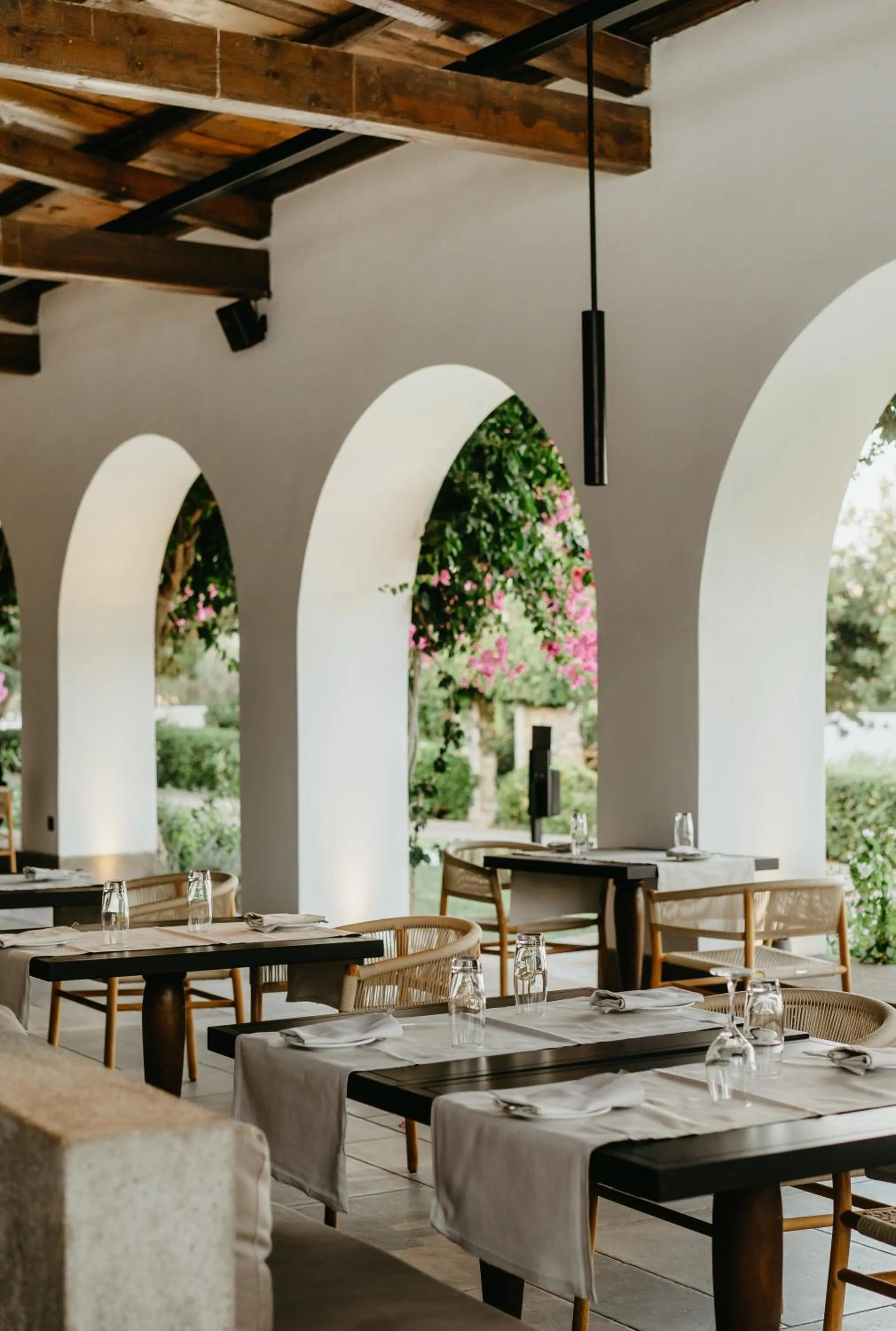 Restaurant/places to eat in Minos Beach Art Hotel, a Member of Design Hotels