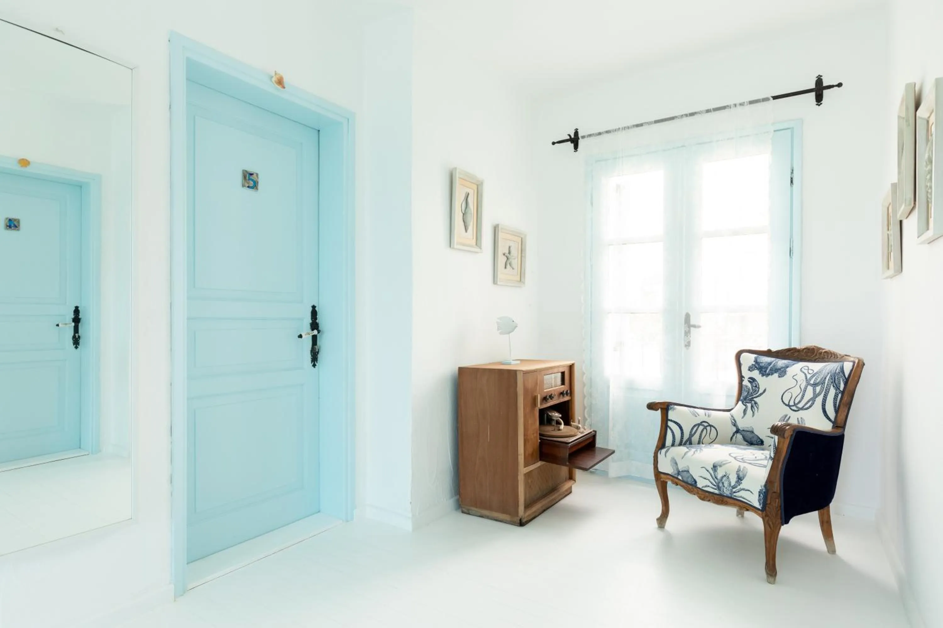 Seating area in Deniz Kabugu Hotel