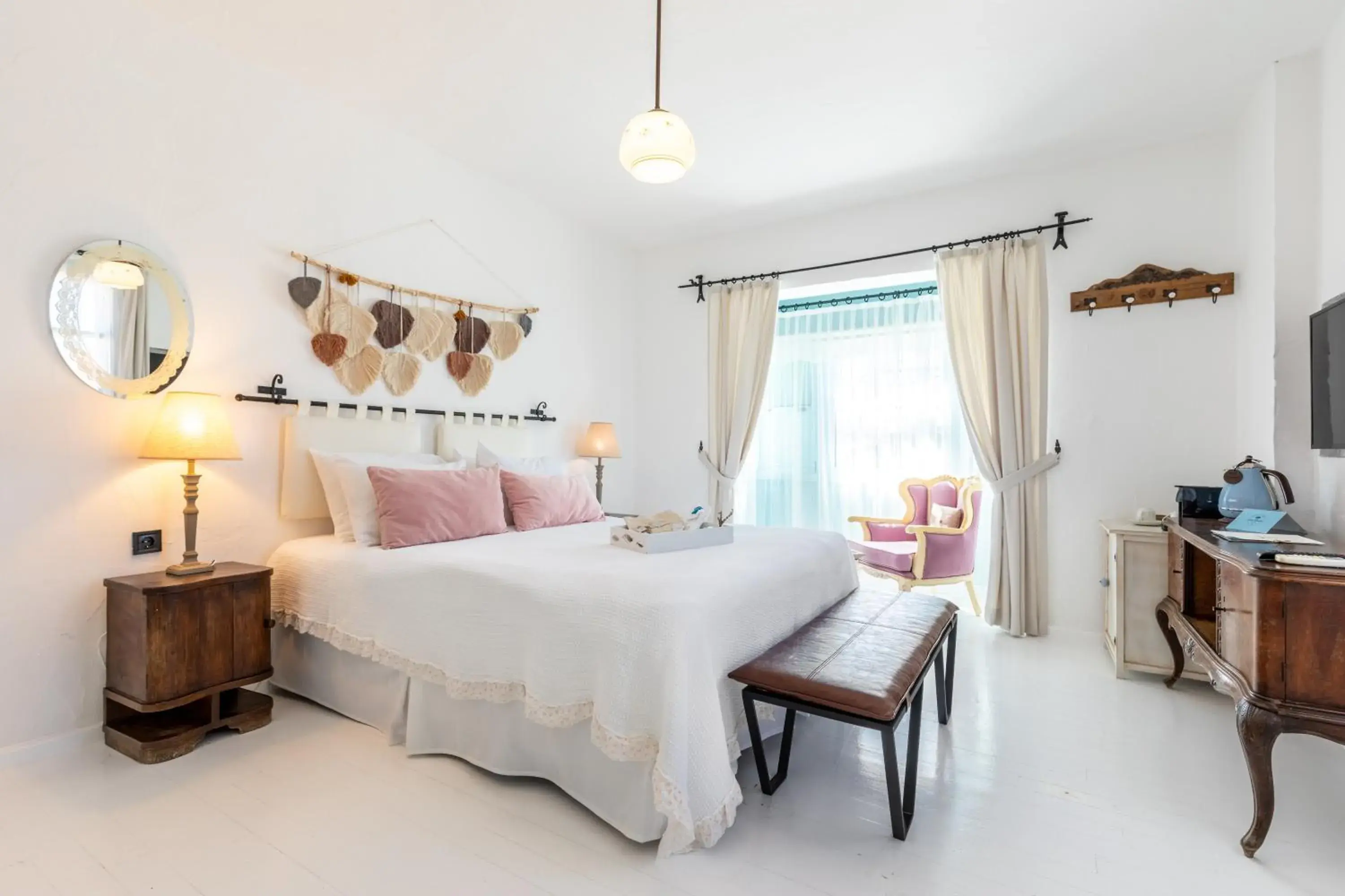 Photo of the whole room, Bed in Deniz Kabugu Hotel Photo of the whole room, Bed in Deniz Kabugu Hotel