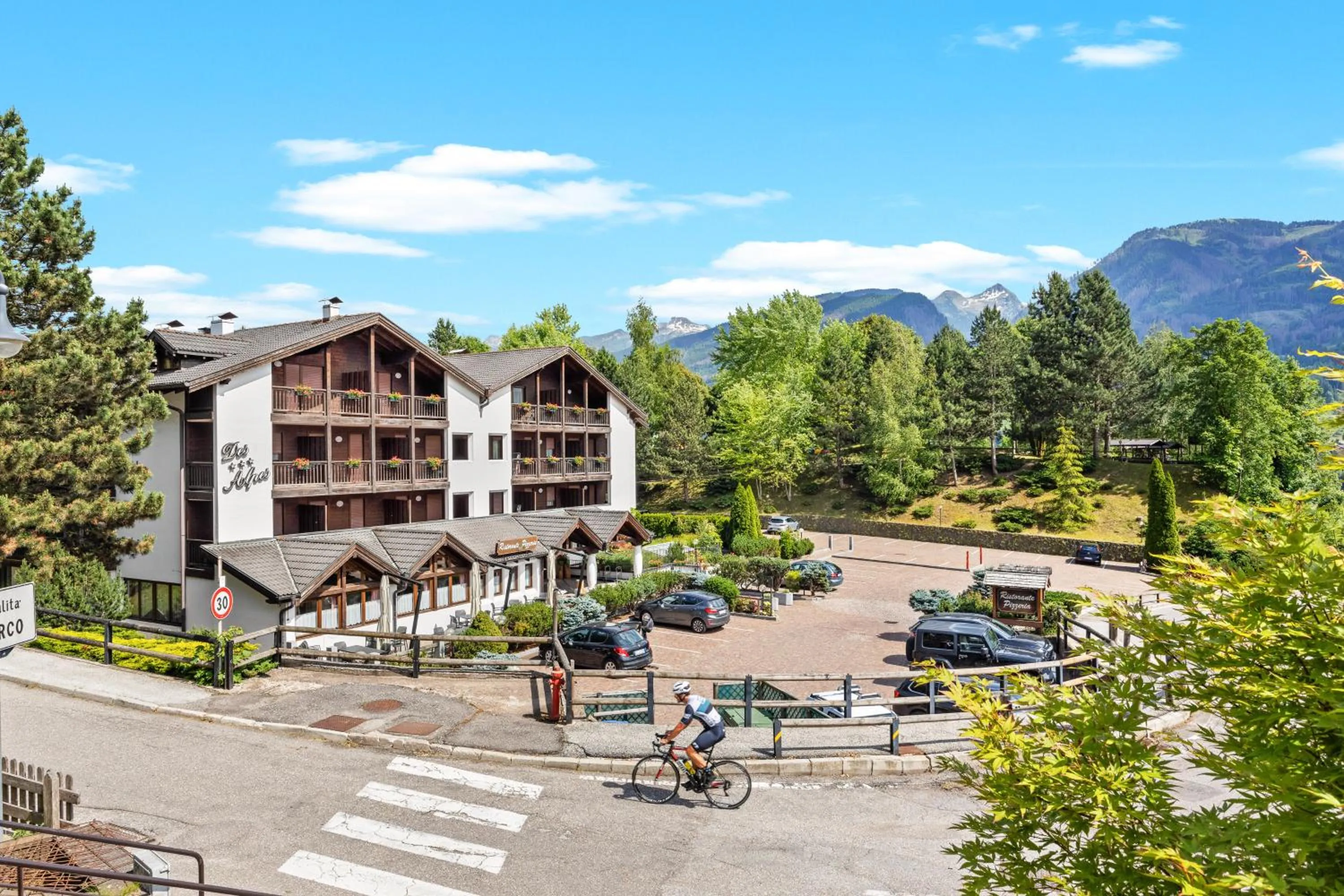 Property building in Aparthotel Des Alpes