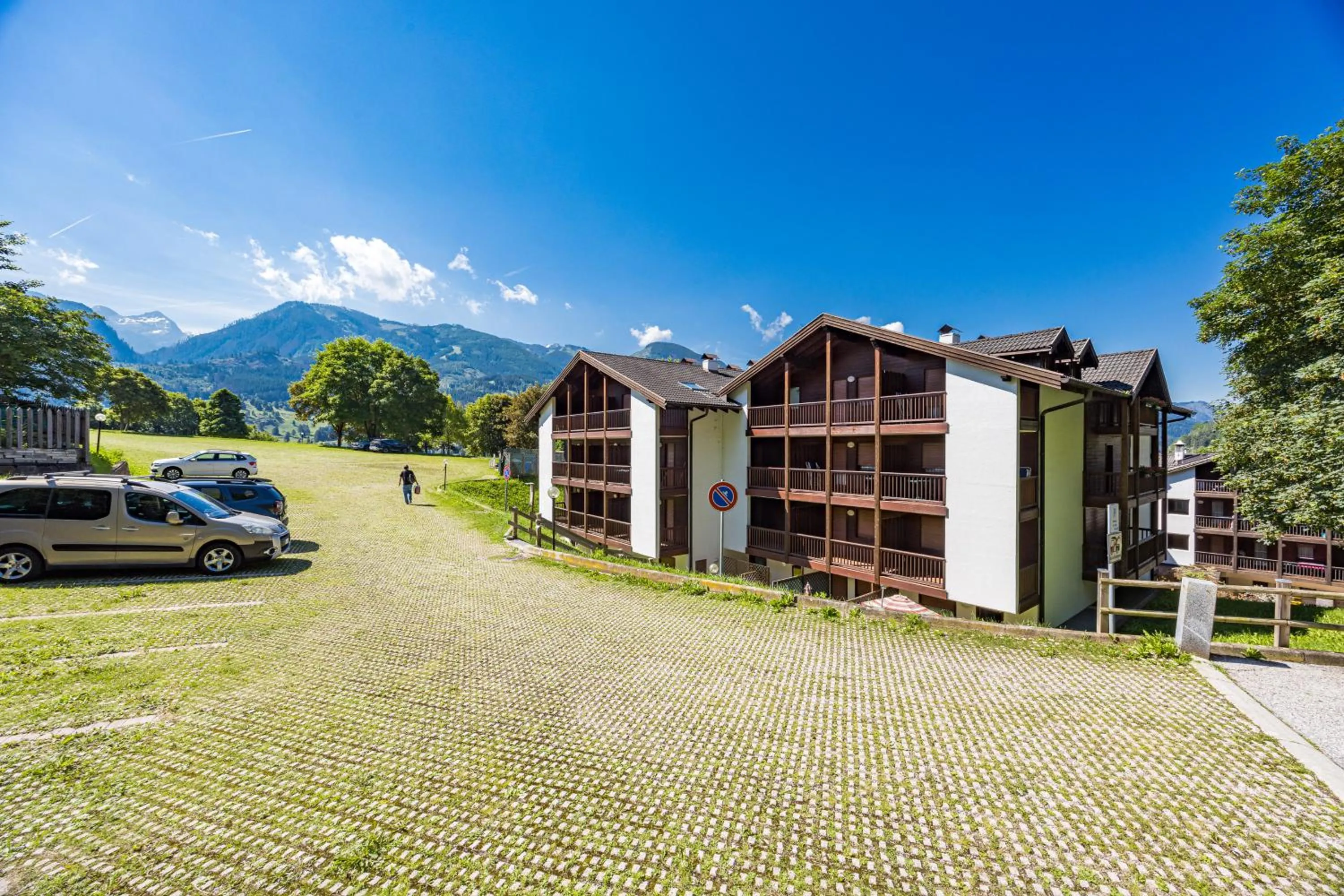 Property building in Aparthotel Des Alpes