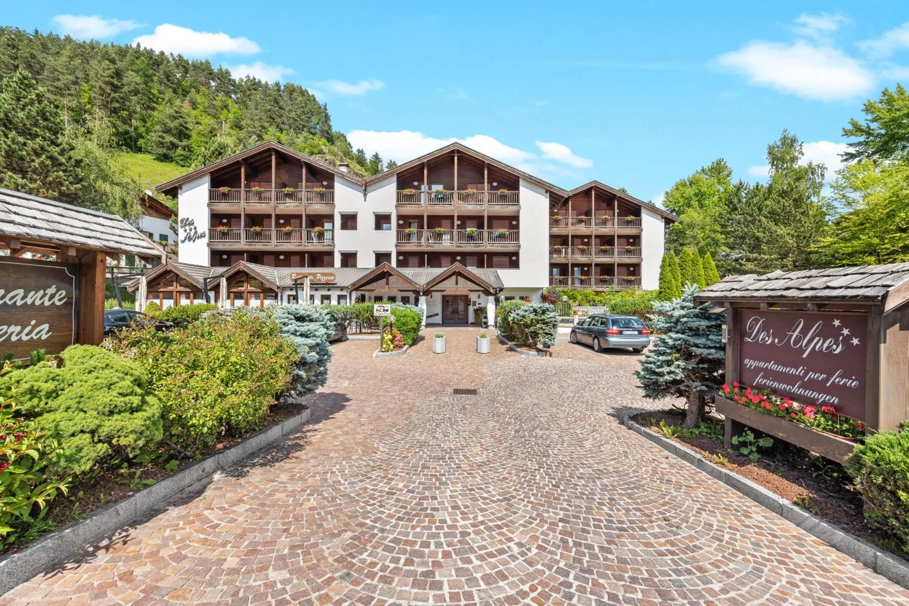 Property building in Aparthotel Des Alpes