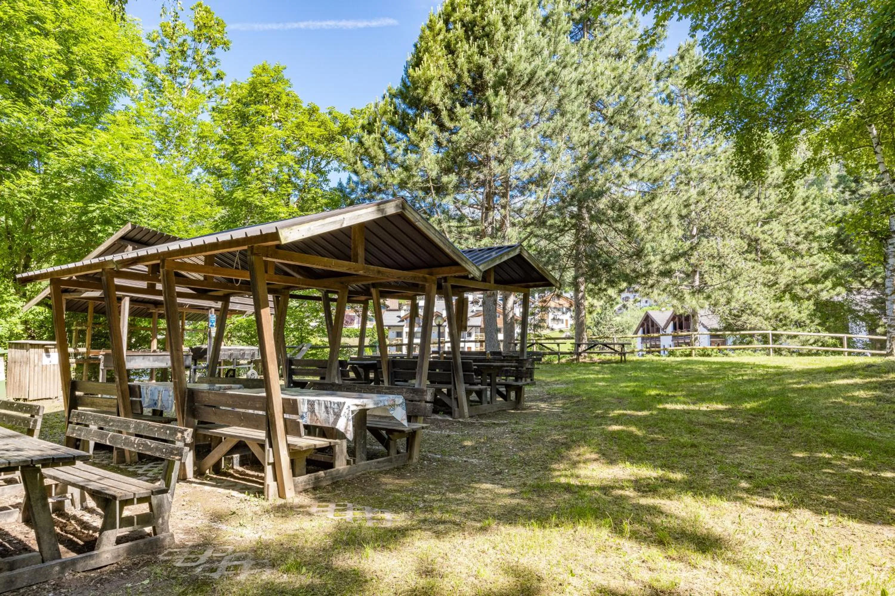 BBQ facilities in Aparthotel Des Alpes