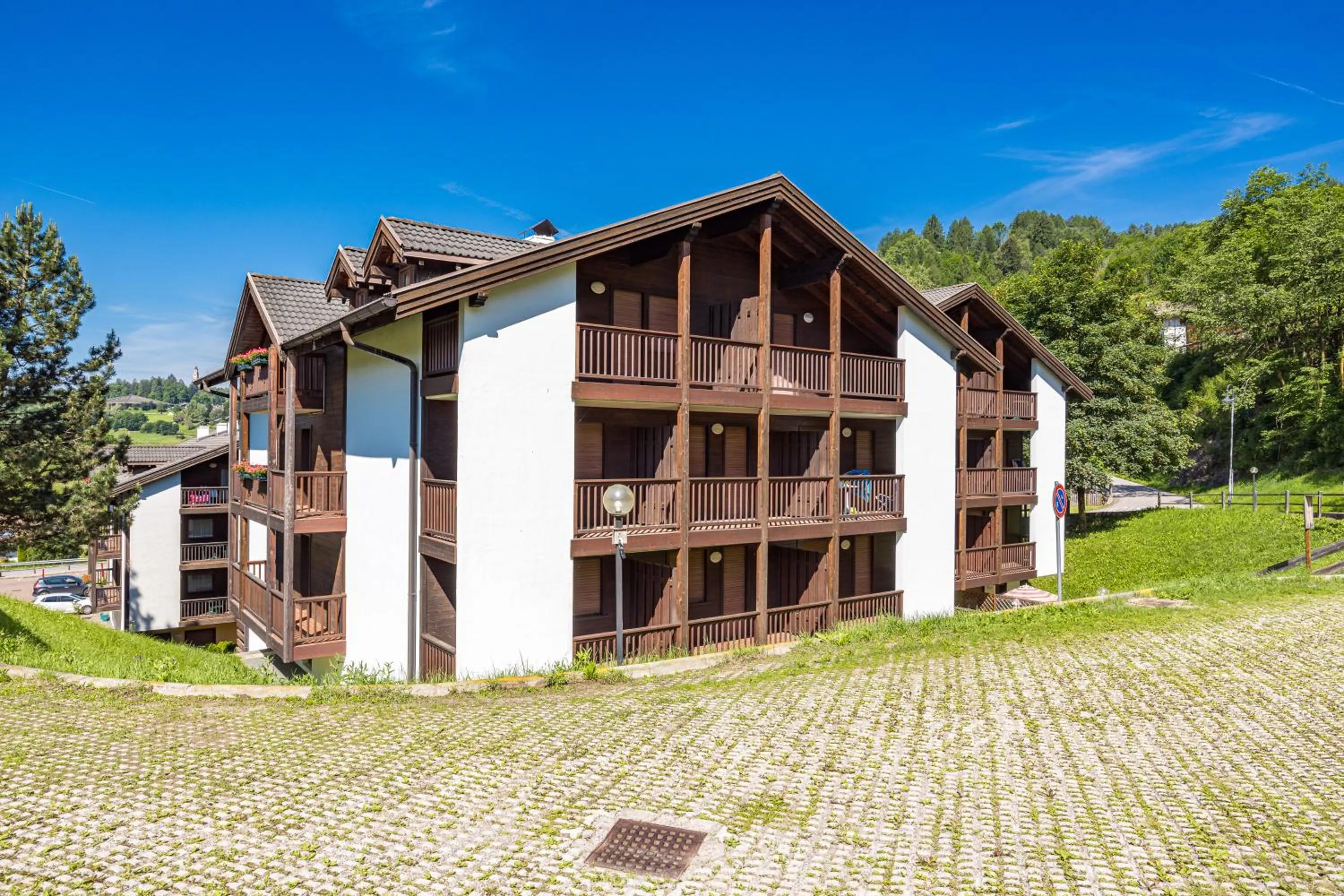 Property building in Aparthotel Des Alpes