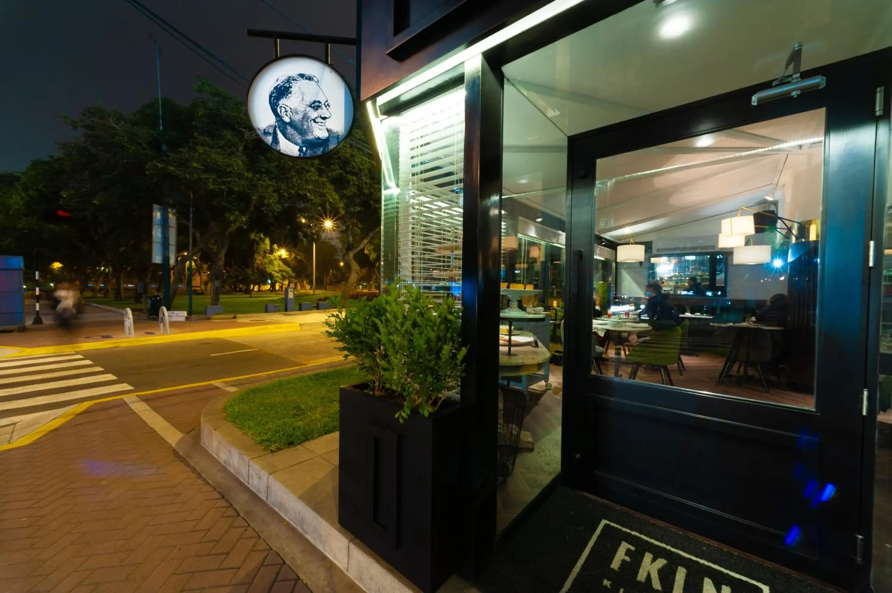 Restaurant/places to eat in Roosevelt Hotel & Suites Restaurant/places to eat in Roosevelt Hotel & Suites