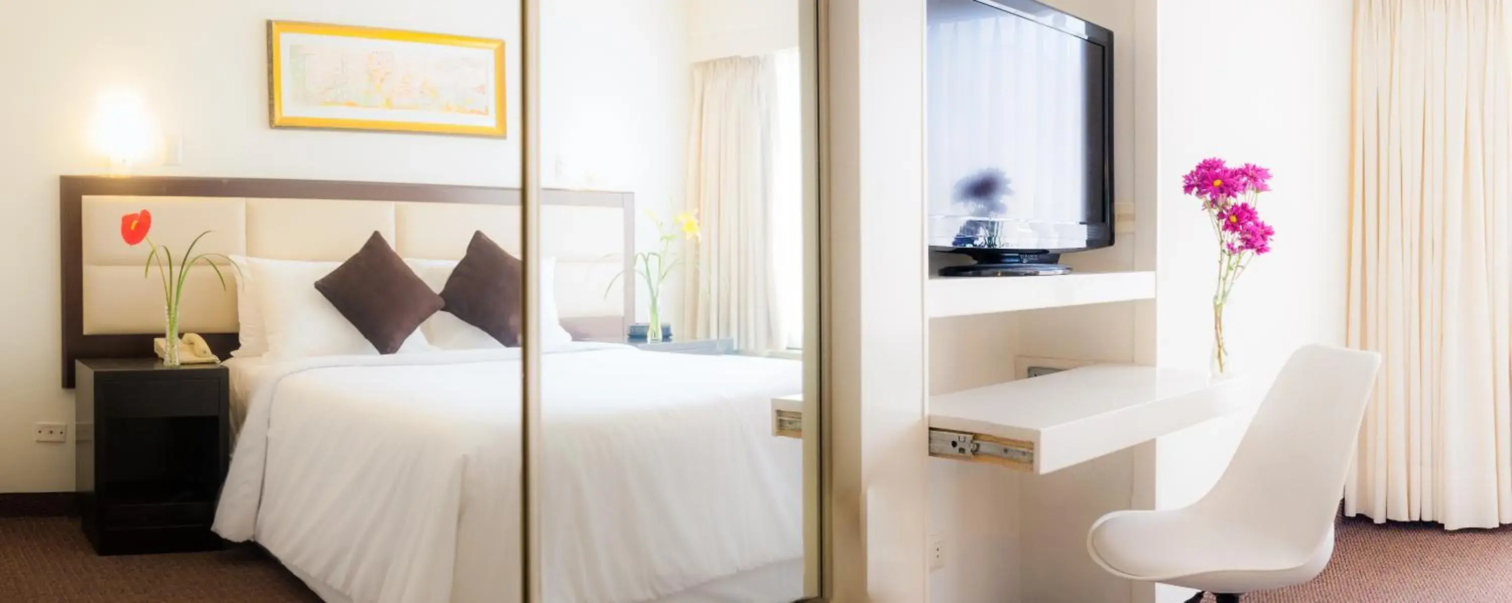 Bed in Roosevelt Hotel & Suites Bed in Roosevelt Hotel & Suites