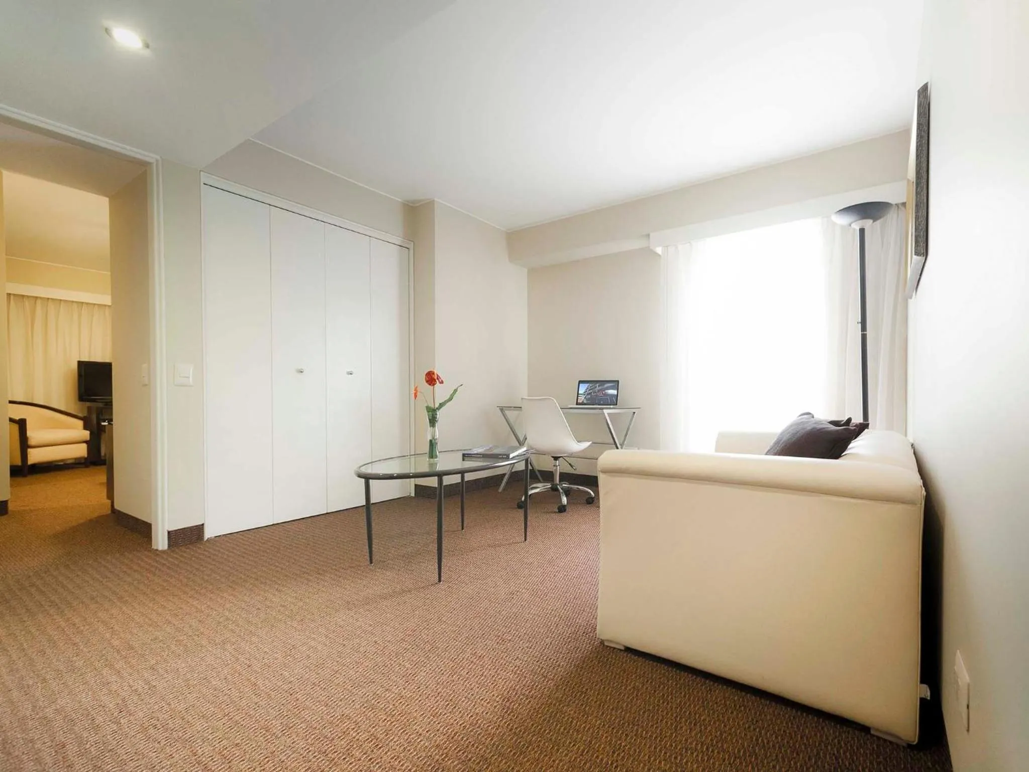 Living room in Roosevelt Hotel & Suites