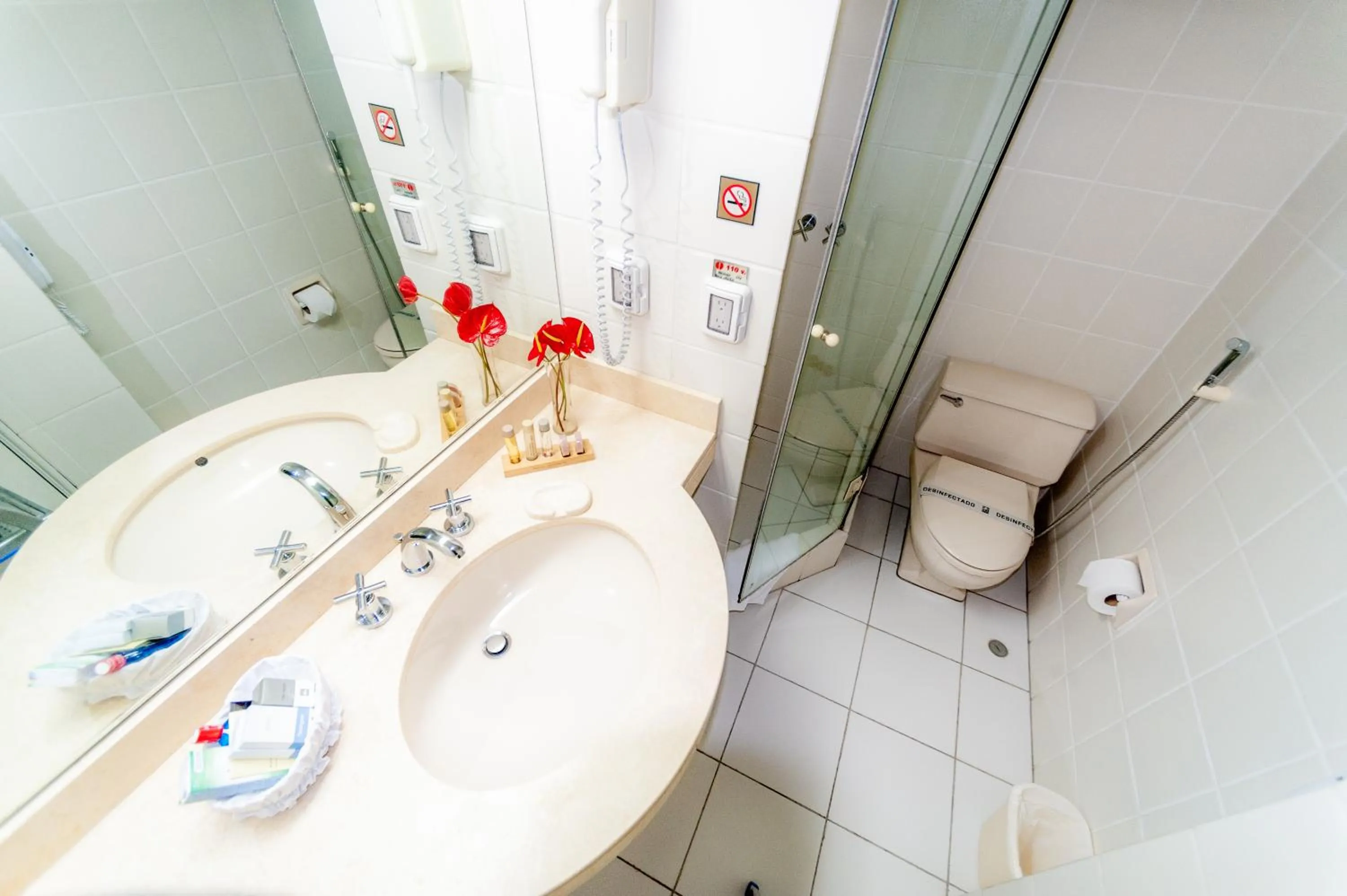 Bathroom in Roosevelt Hotel & Suites