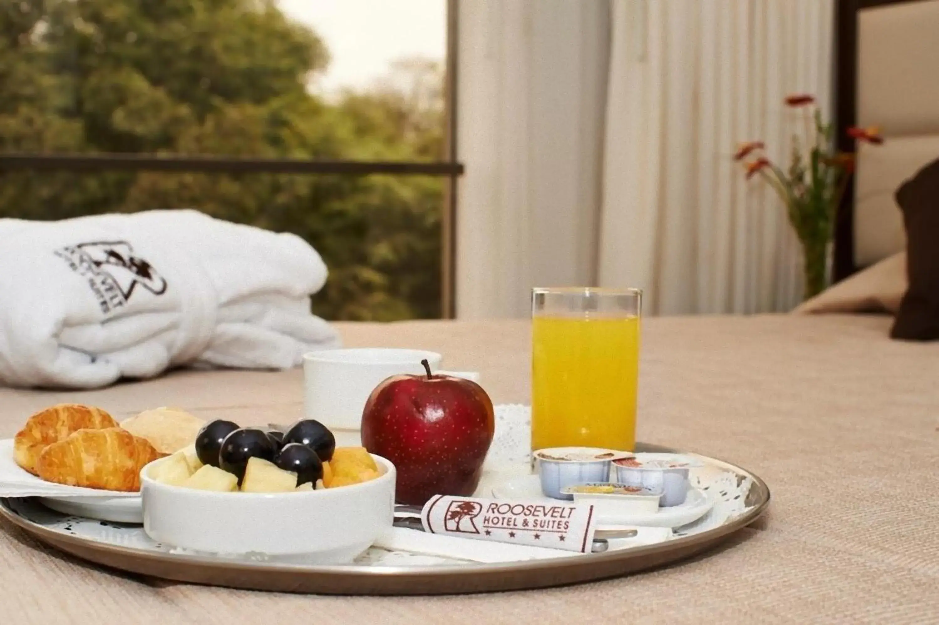 Food in Roosevelt Hotel & Suites Food in Roosevelt Hotel & Suites