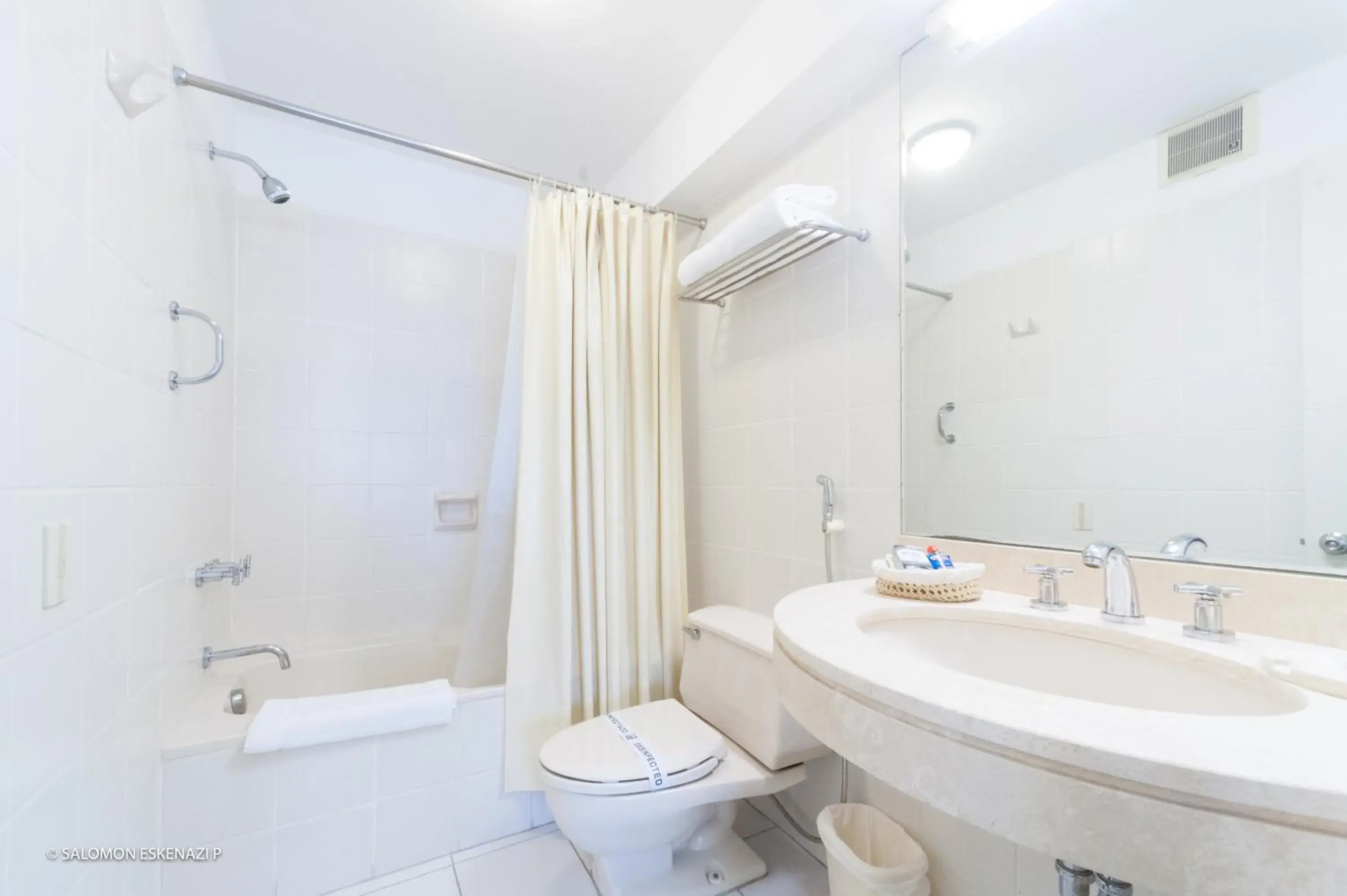 Bathroom in Roosevelt Hotel & Suites Bathroom in Roosevelt Hotel & Suites