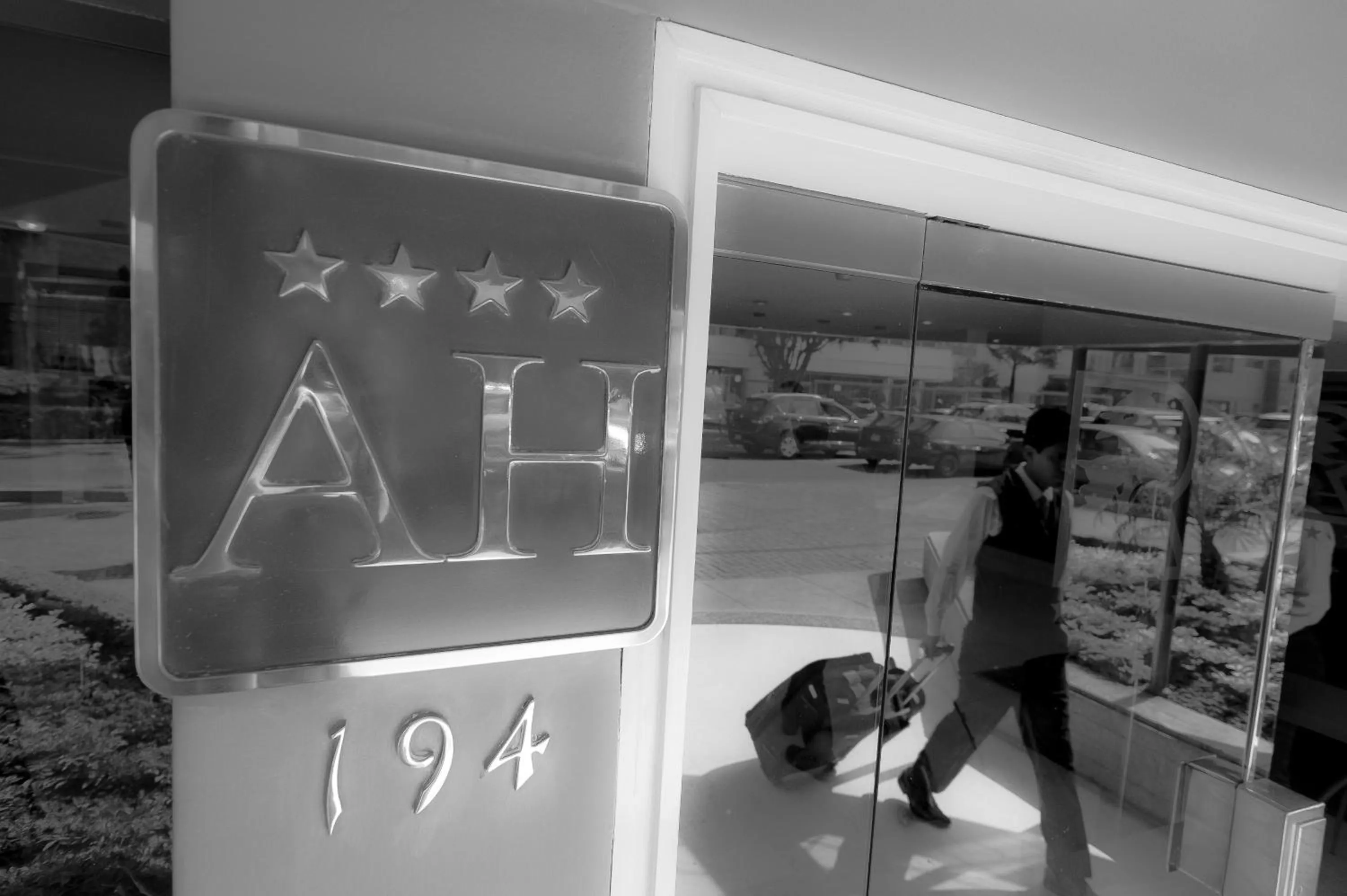 Roosevelt Hotel & Suites