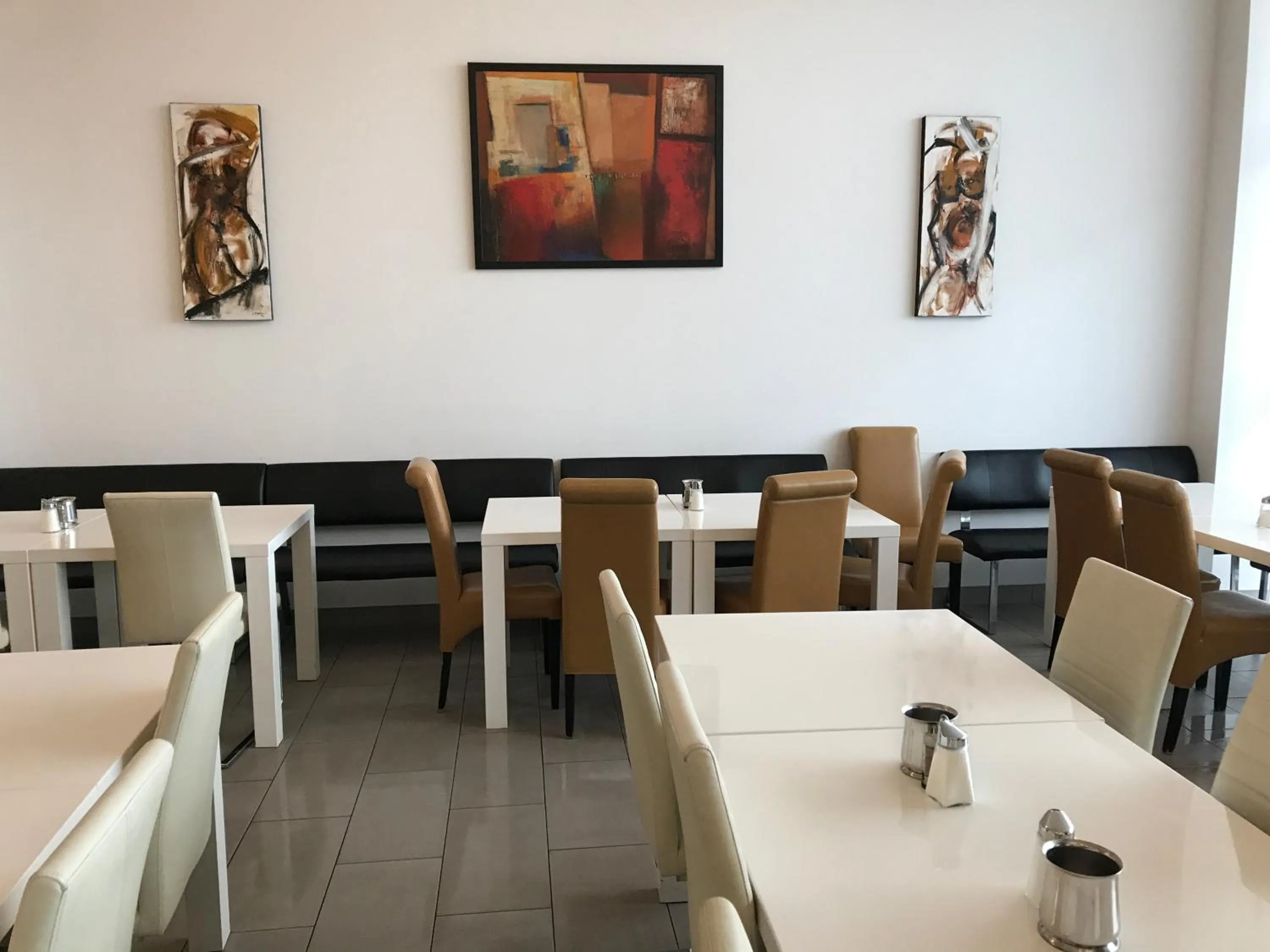 HB1 Budget Hotel - contactless check in