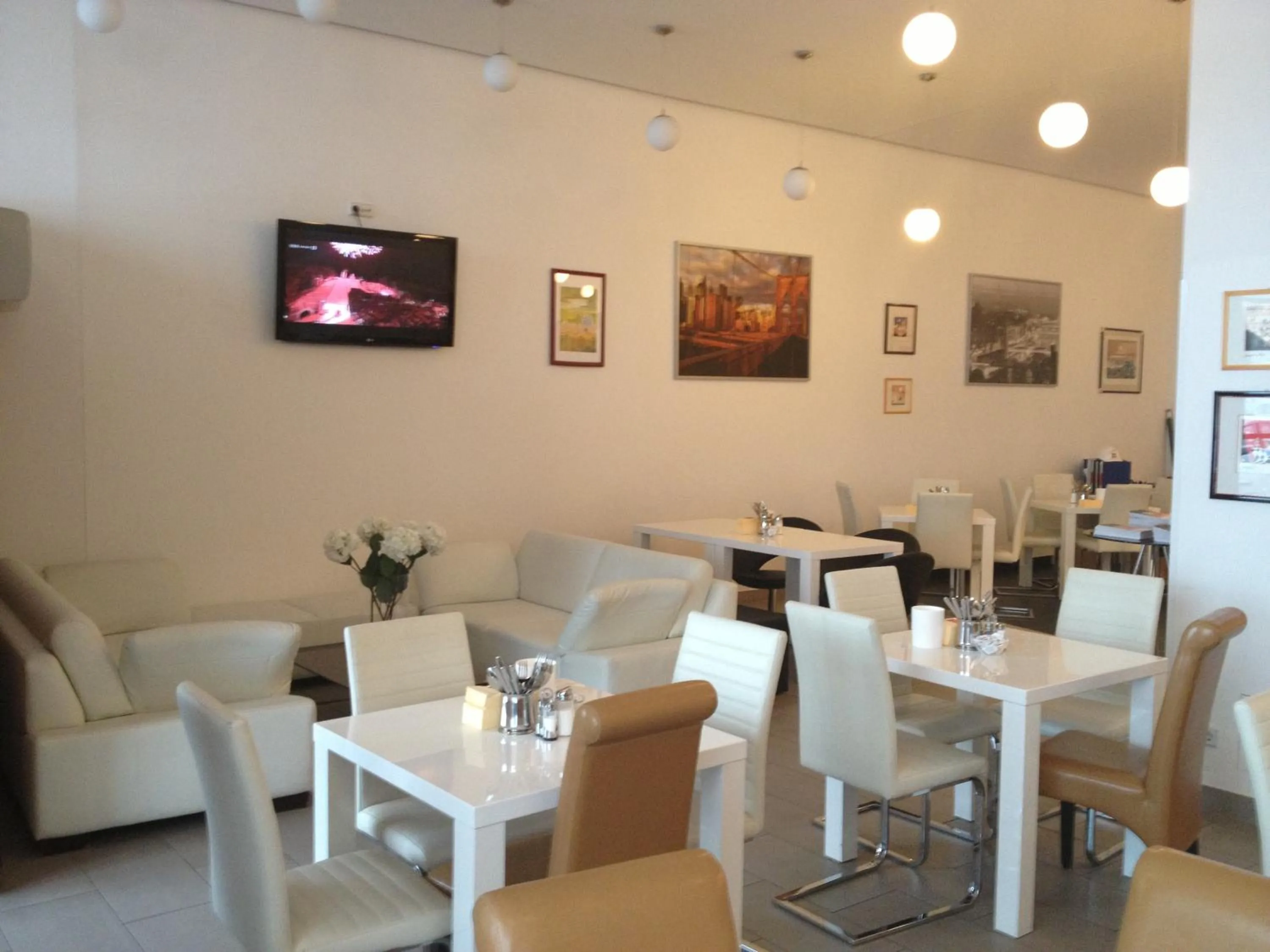 Restaurant/places to eat in HB1 Budget Hotel - contactless check in