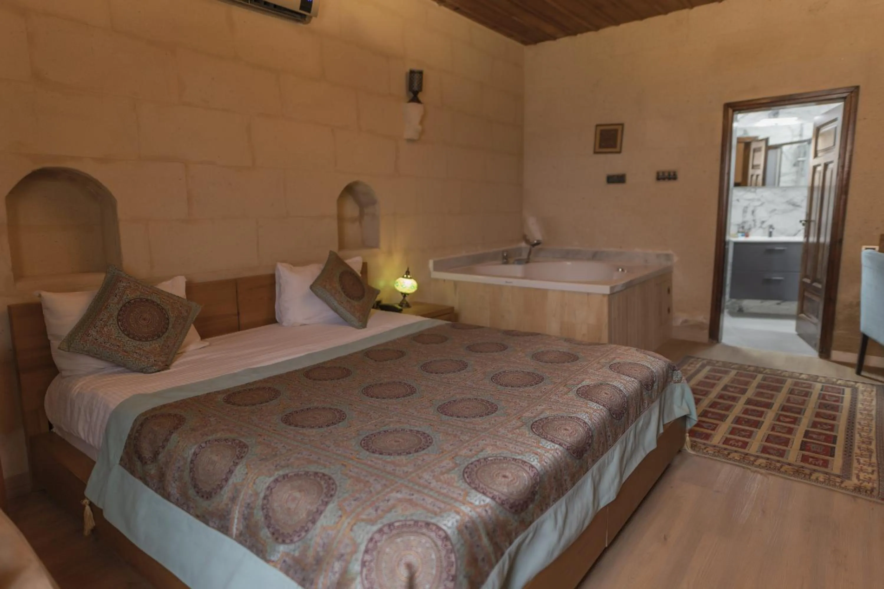 Toilet in La Casa Cave Hotel