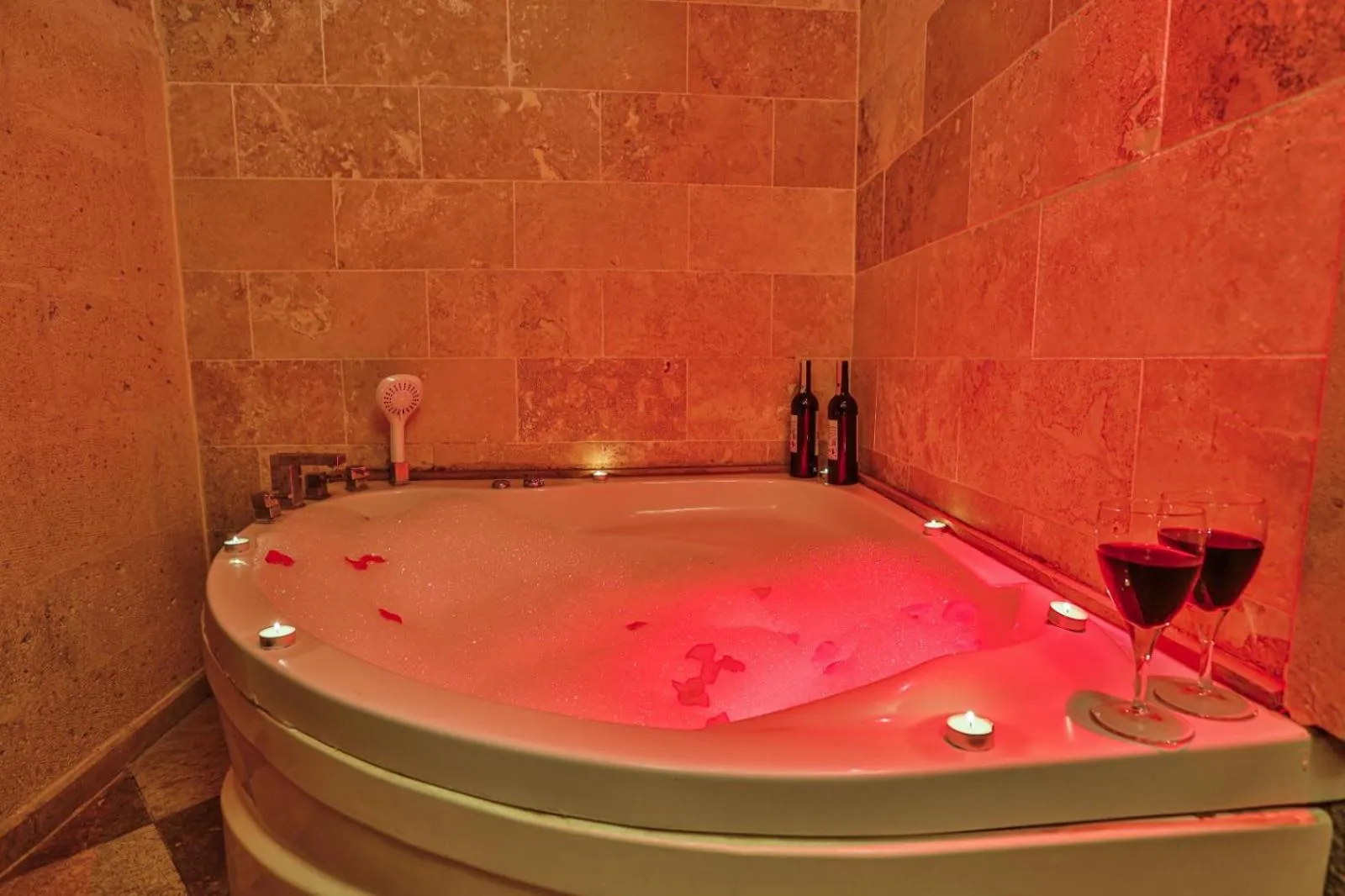 Restaurant/places to eat in La Casa Cave Hotel