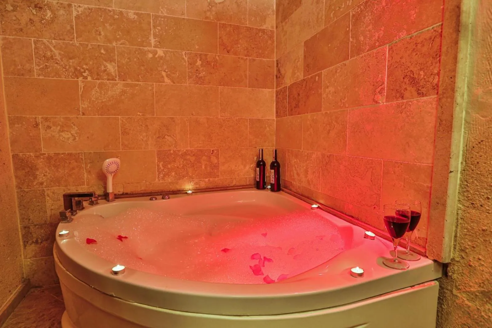 Restaurant/places to eat in La Casa Cave Hotel