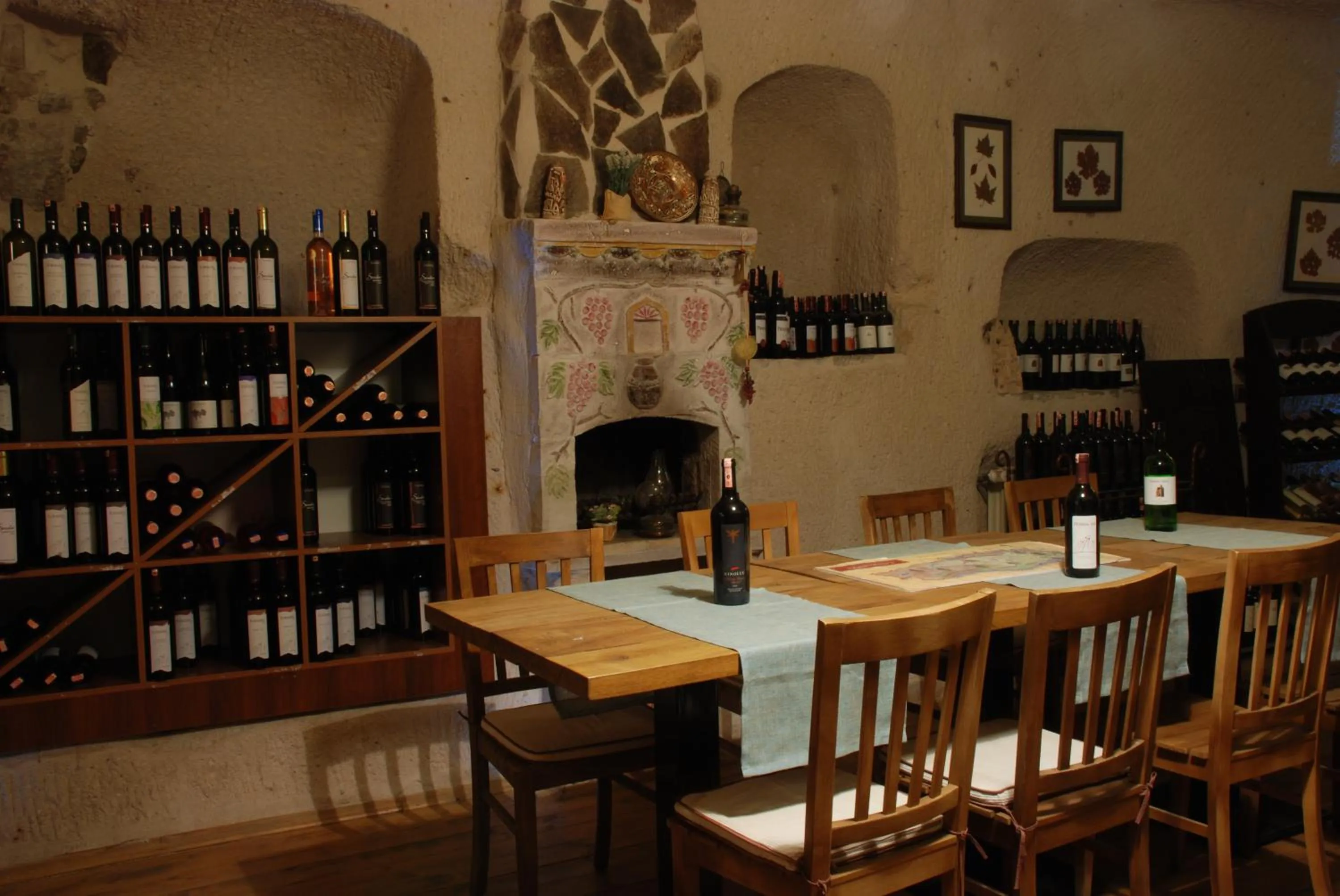 Restaurant/places to eat in La Casa Cave Hotel