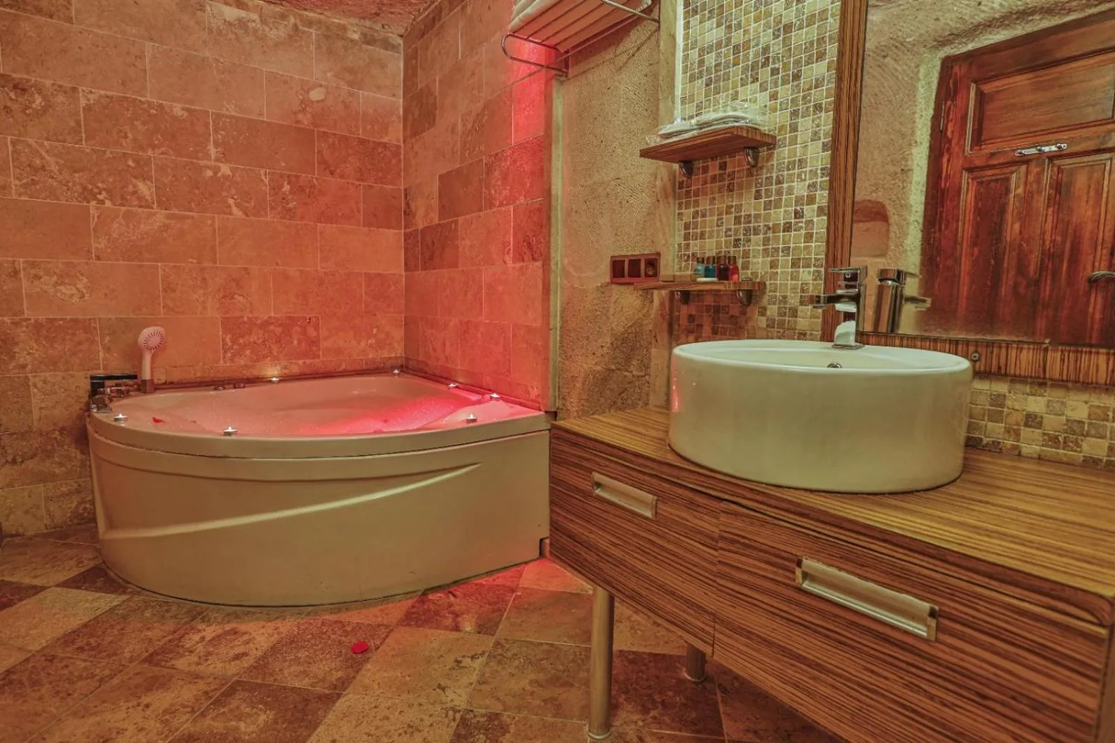 Restaurant/places to eat in La Casa Cave Hotel