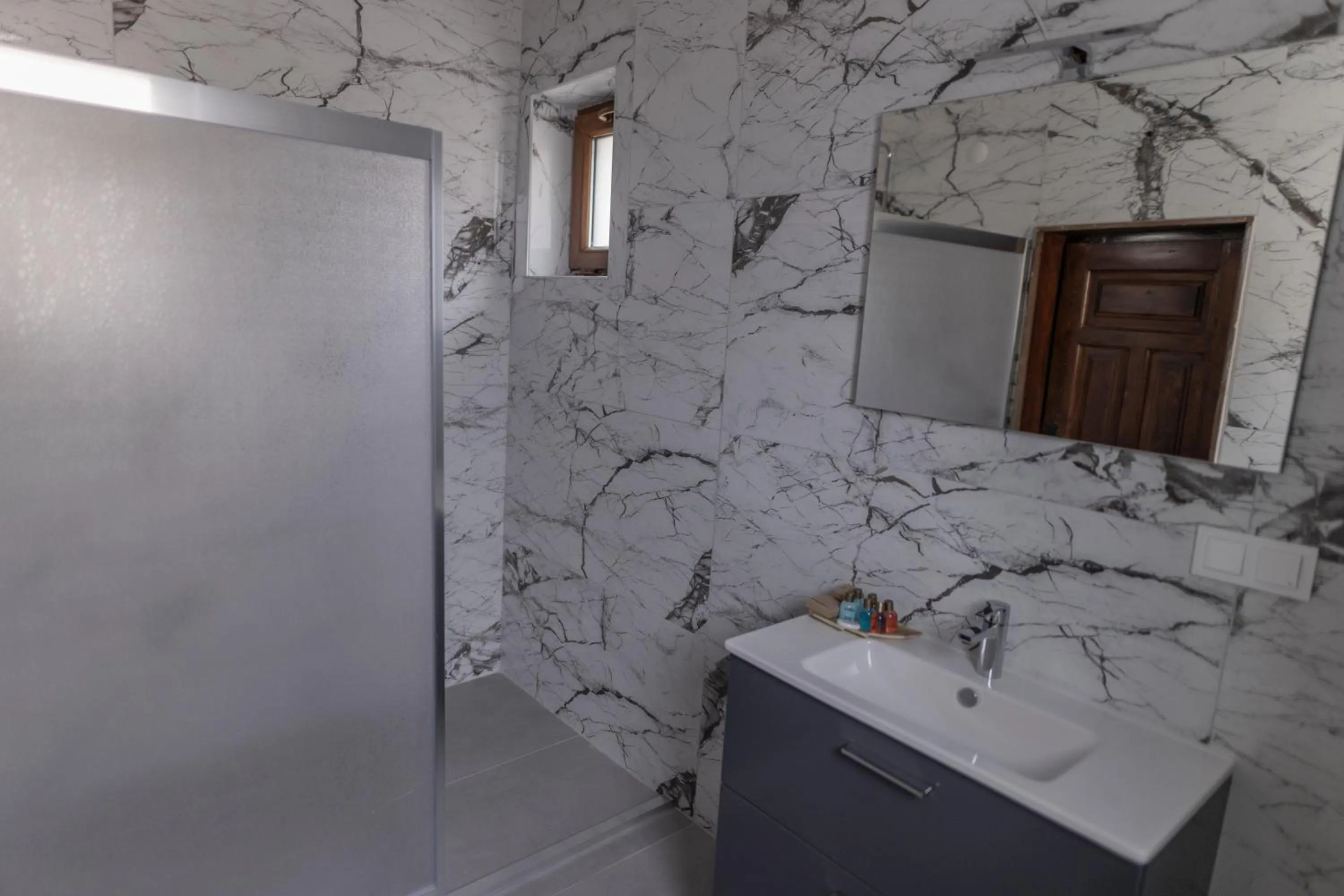 Bathroom in La Casa Cave Hotel