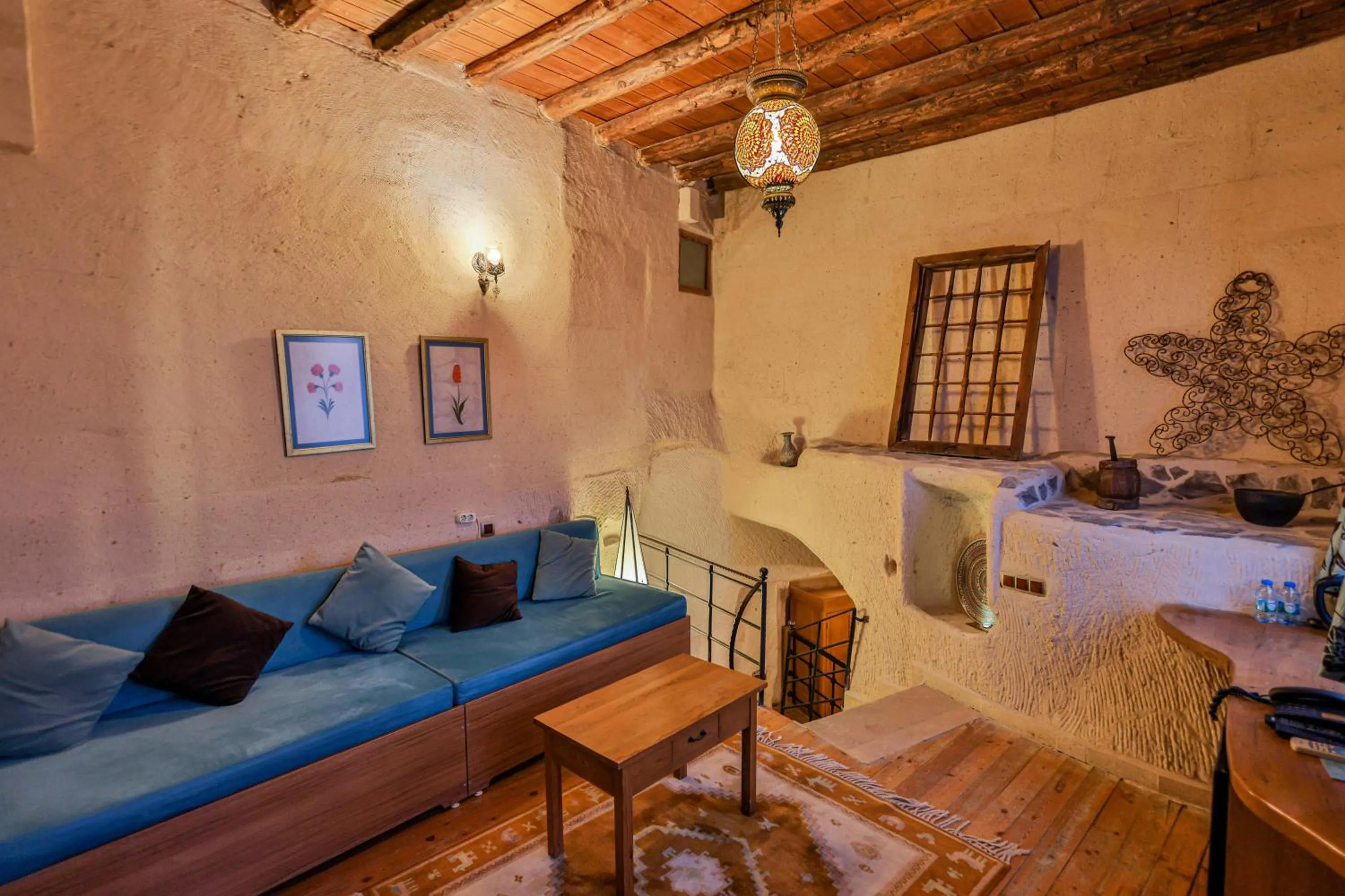 Living room in La Casa Cave Hotel