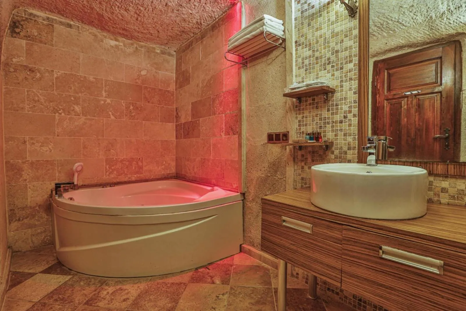 Restaurant/places to eat in La Casa Cave Hotel