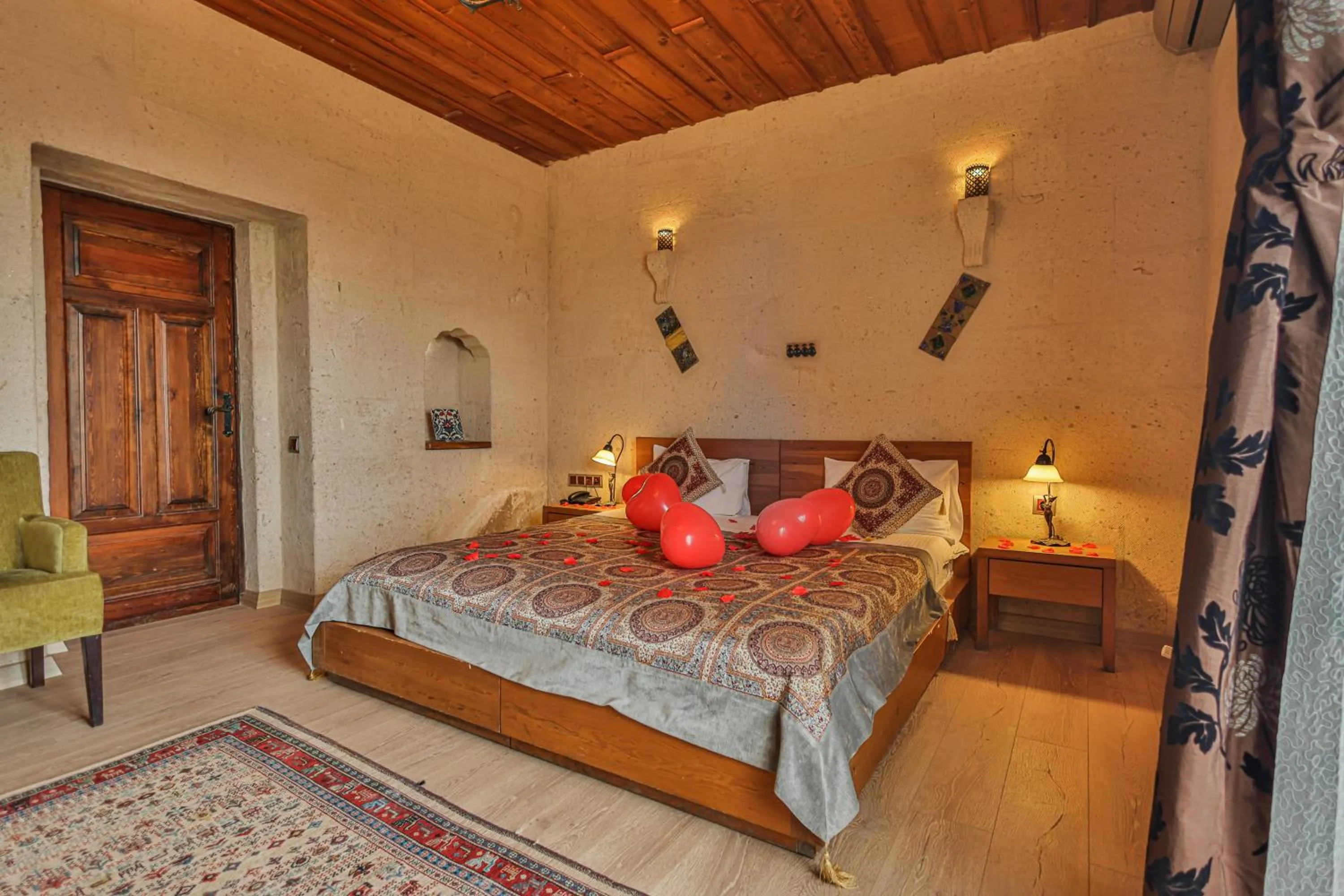 Bed in La Casa Cave Hotel