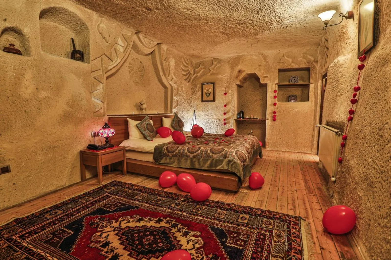 Restaurant/places to eat in La Casa Cave Hotel