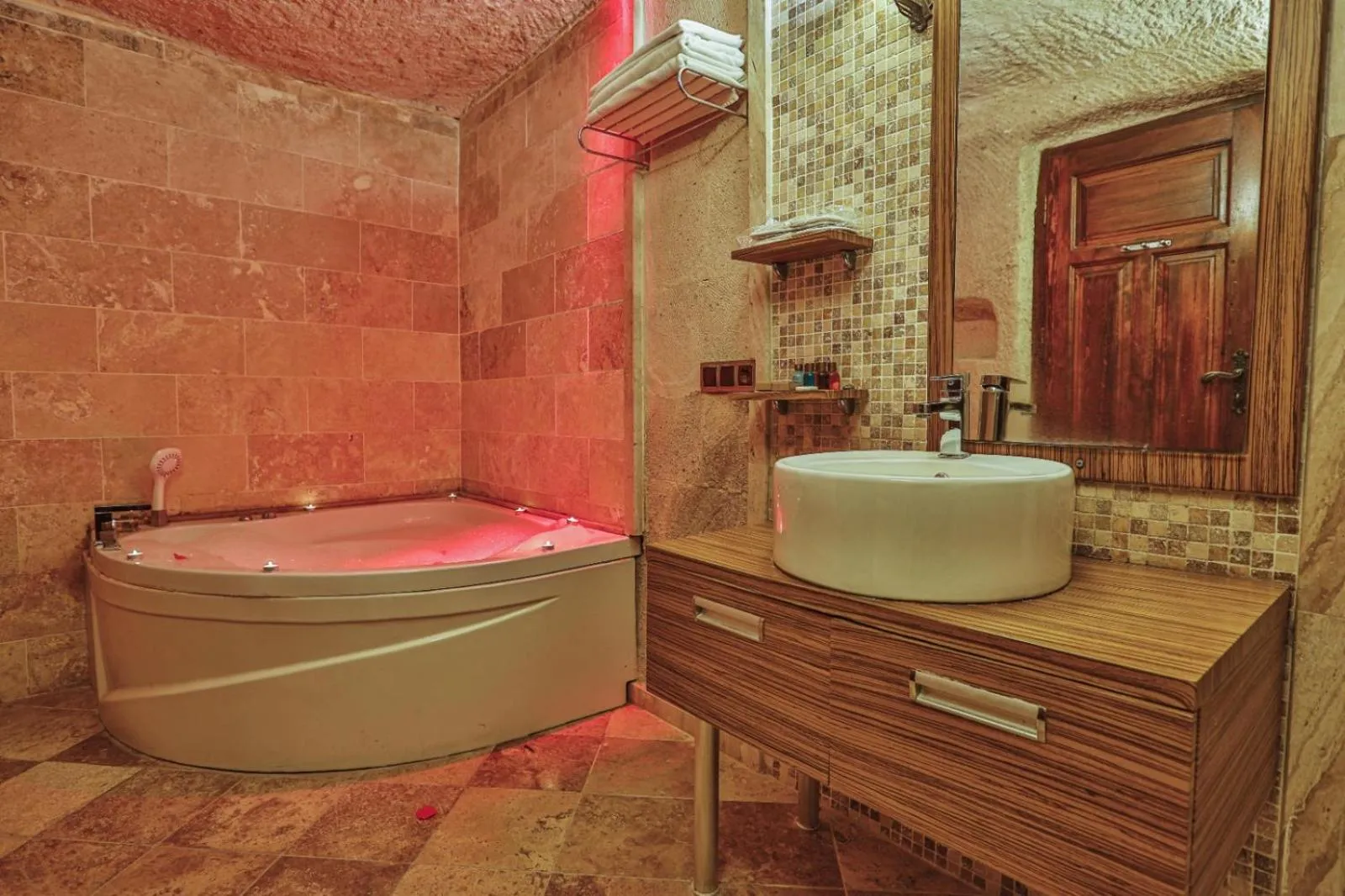 Restaurant/places to eat in La Casa Cave Hotel