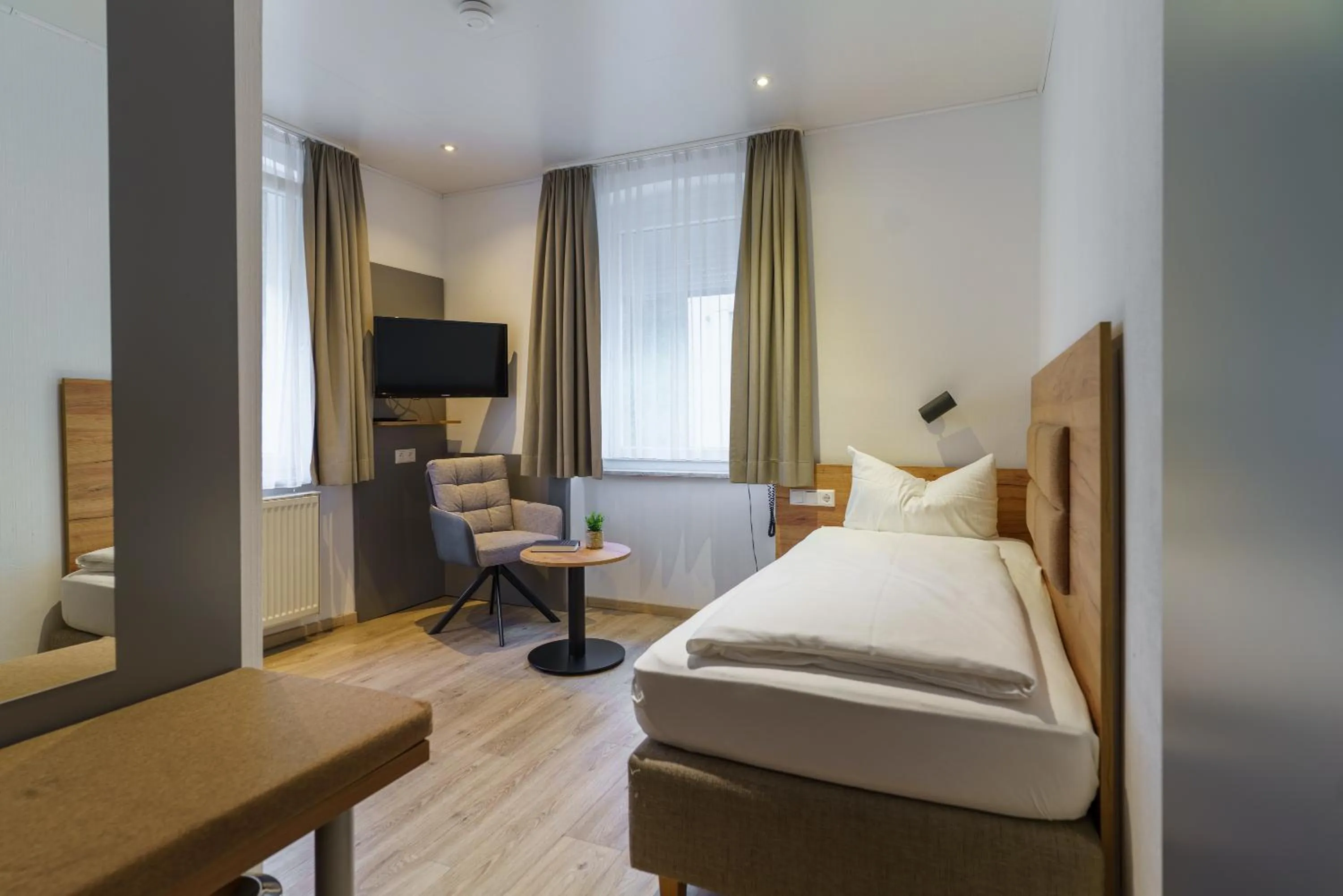 Photo of the whole room, Bed in Stadthotel Pfeffermühle