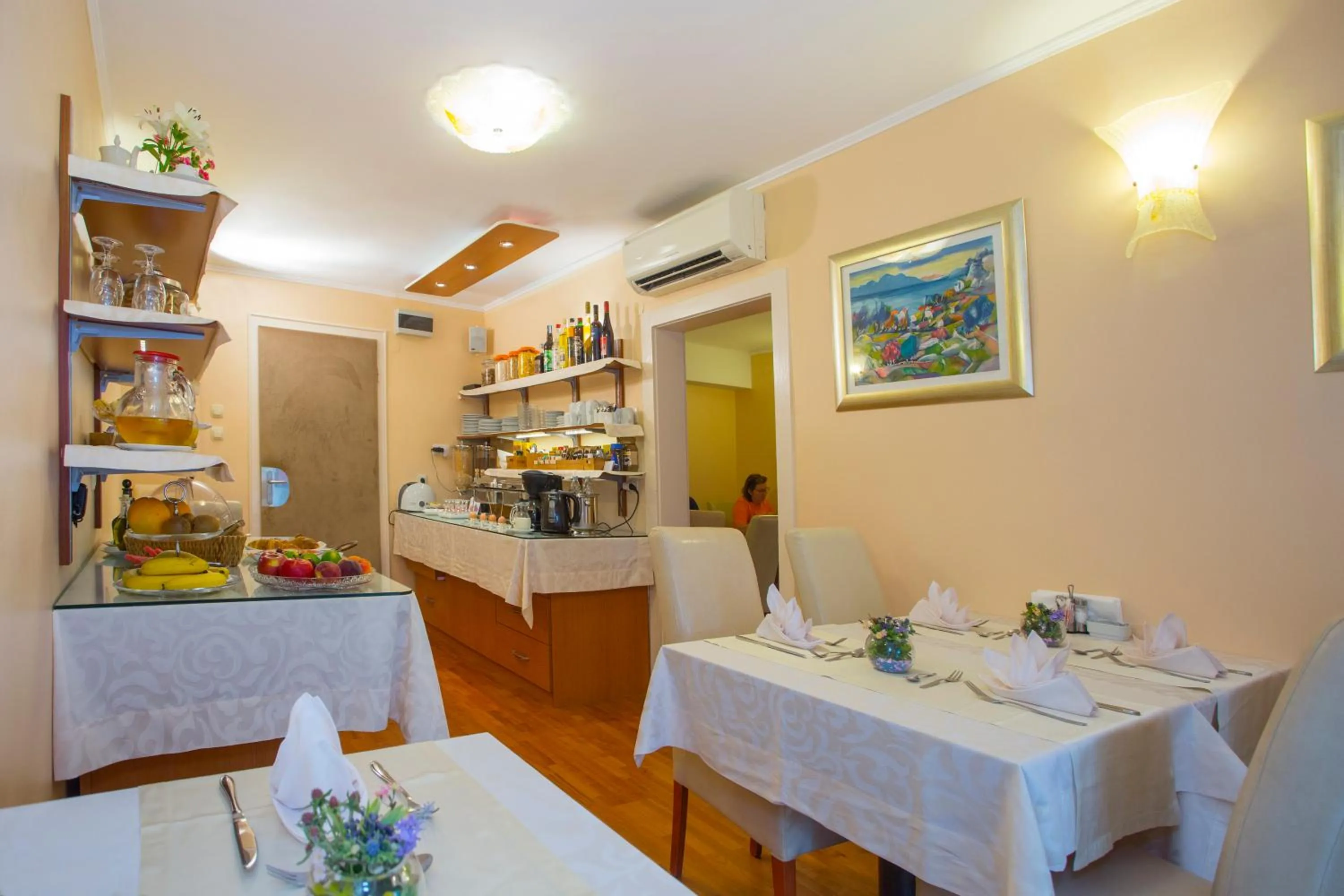 Breakfast in Royal Suites