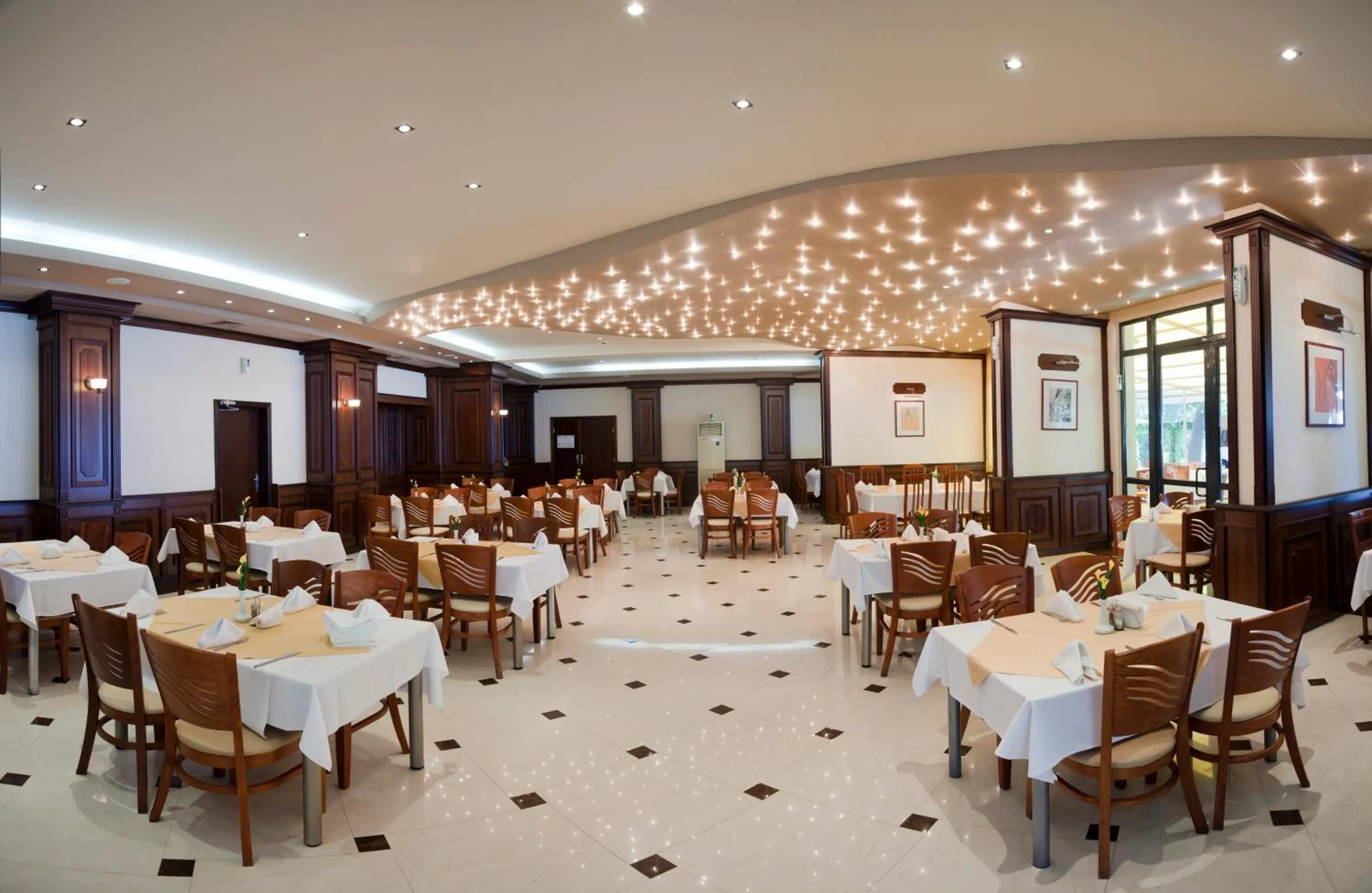 Restaurant/places to eat in ELPIDA Hotel - All Inclusive & Beach Front