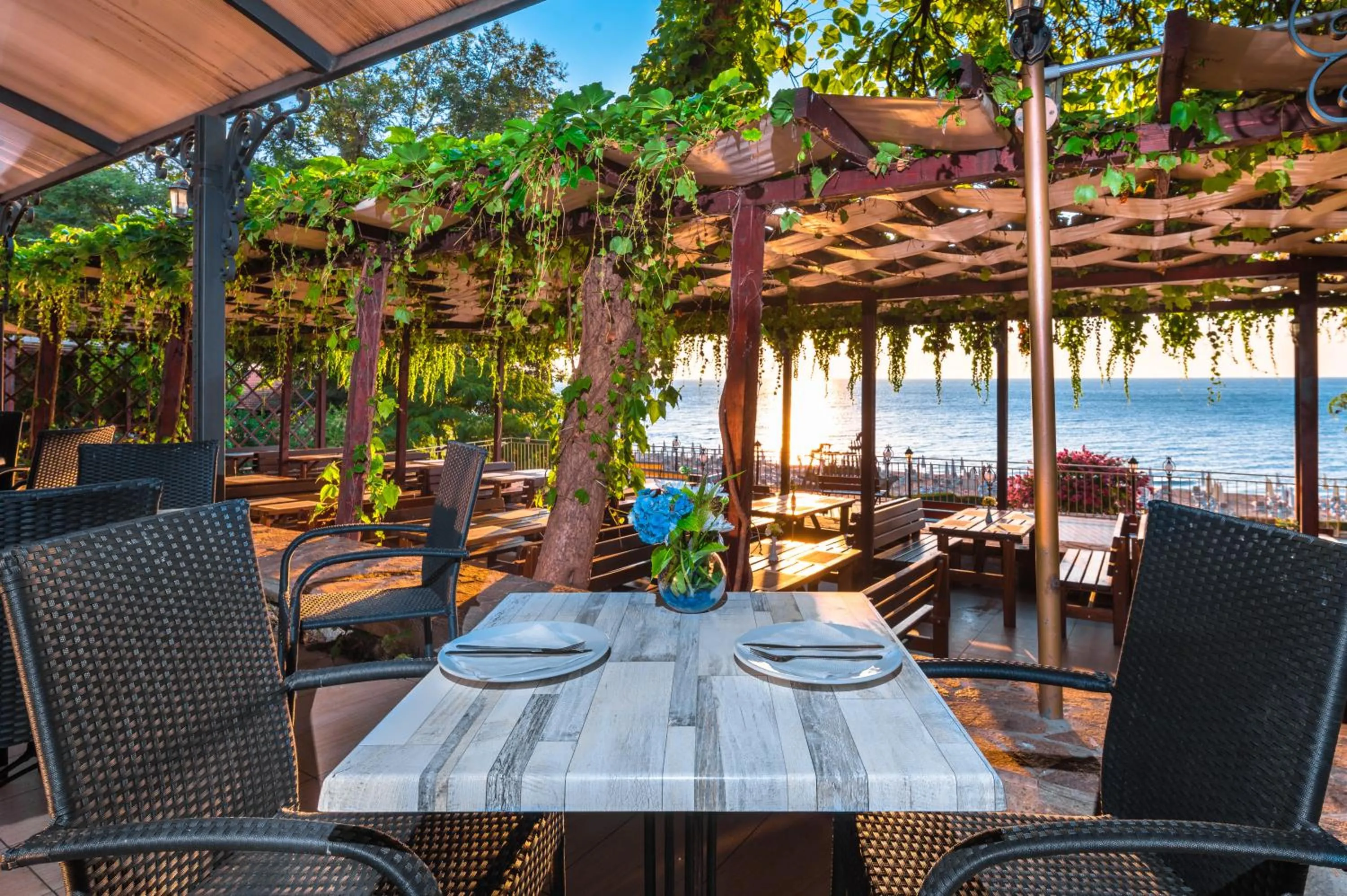 Restaurant/places to eat in ELPIDA Hotel - All Inclusive & Beach Front