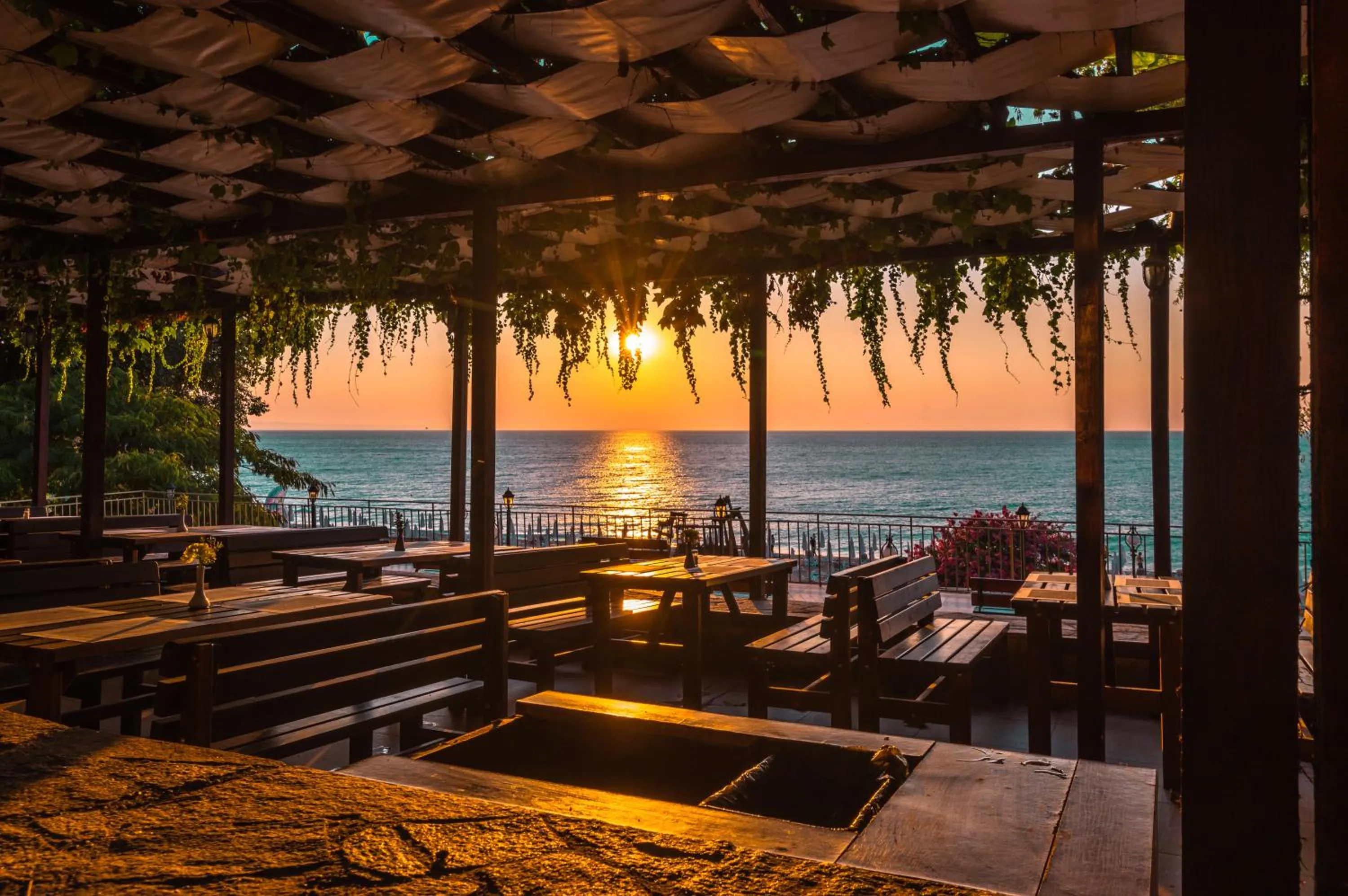 Restaurant/places to eat in ELPIDA Hotel - All Inclusive & Beach Front