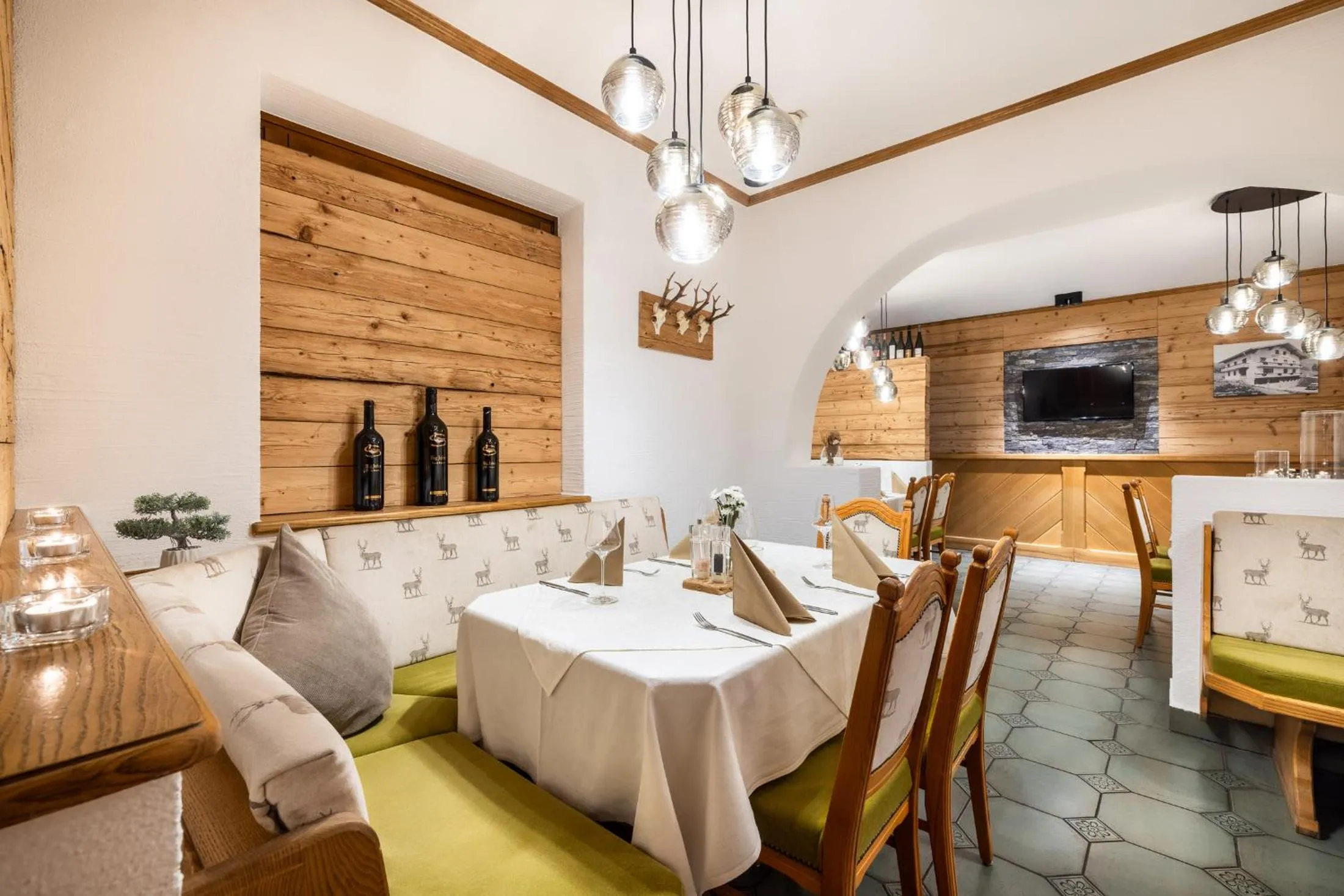 Restaurant/places to eat in Hotel Hubertus
