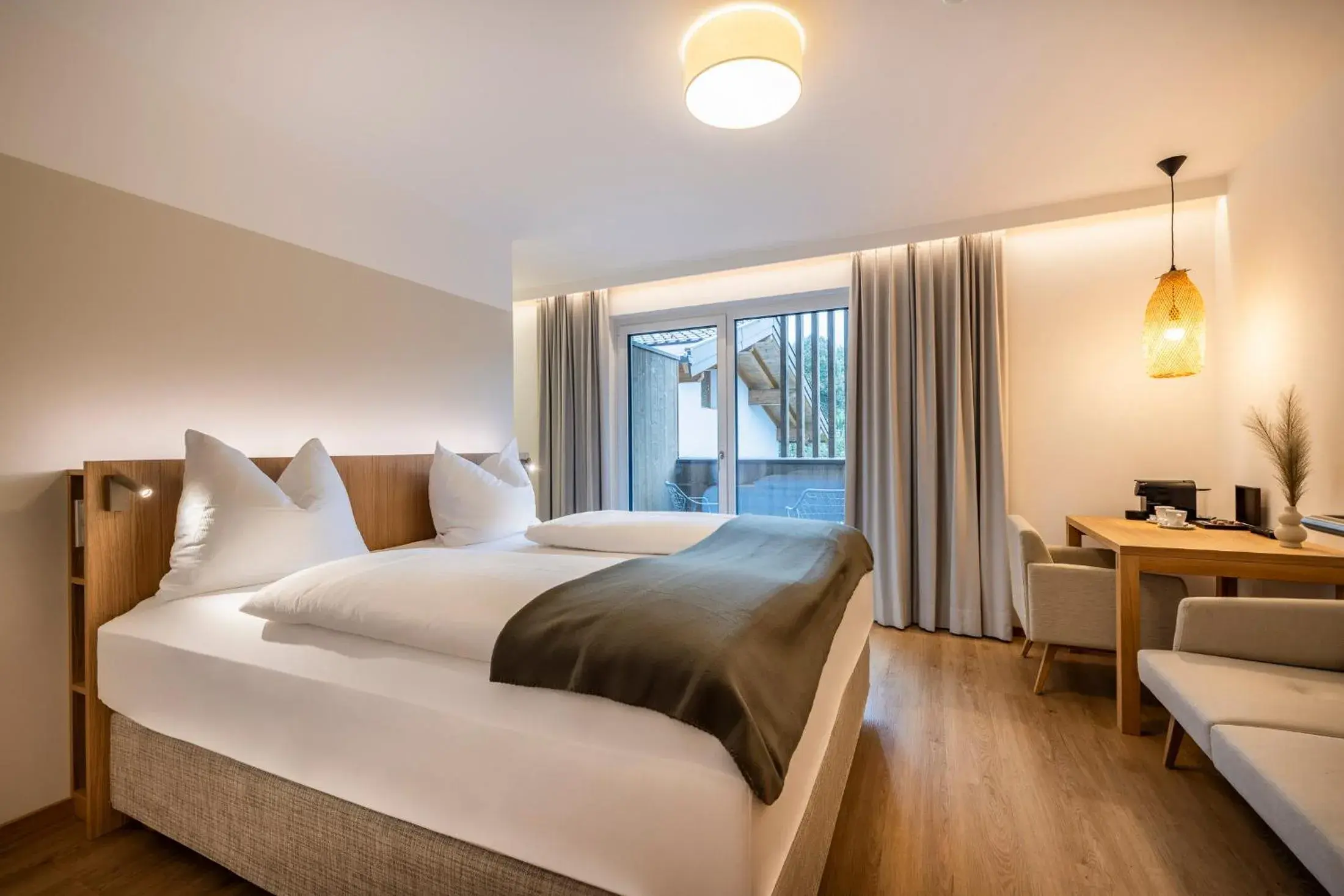 Deluxe Double Room with Balcony in Hotel Hubertus Deluxe Double Room with Balcony in Hotel Hubertus