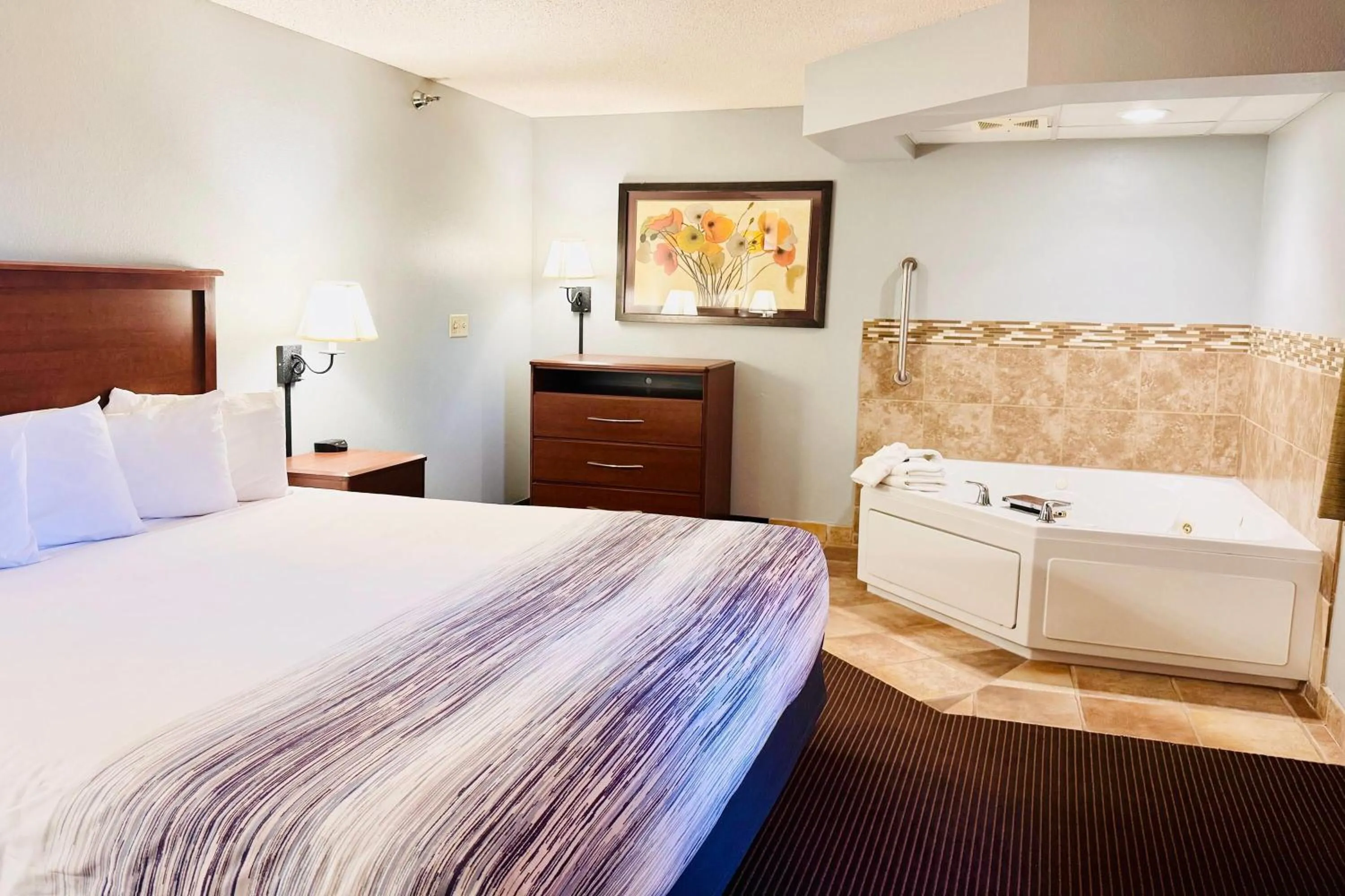 Photo of the whole room, Bed in AmericInn by Wyndham Stillwater