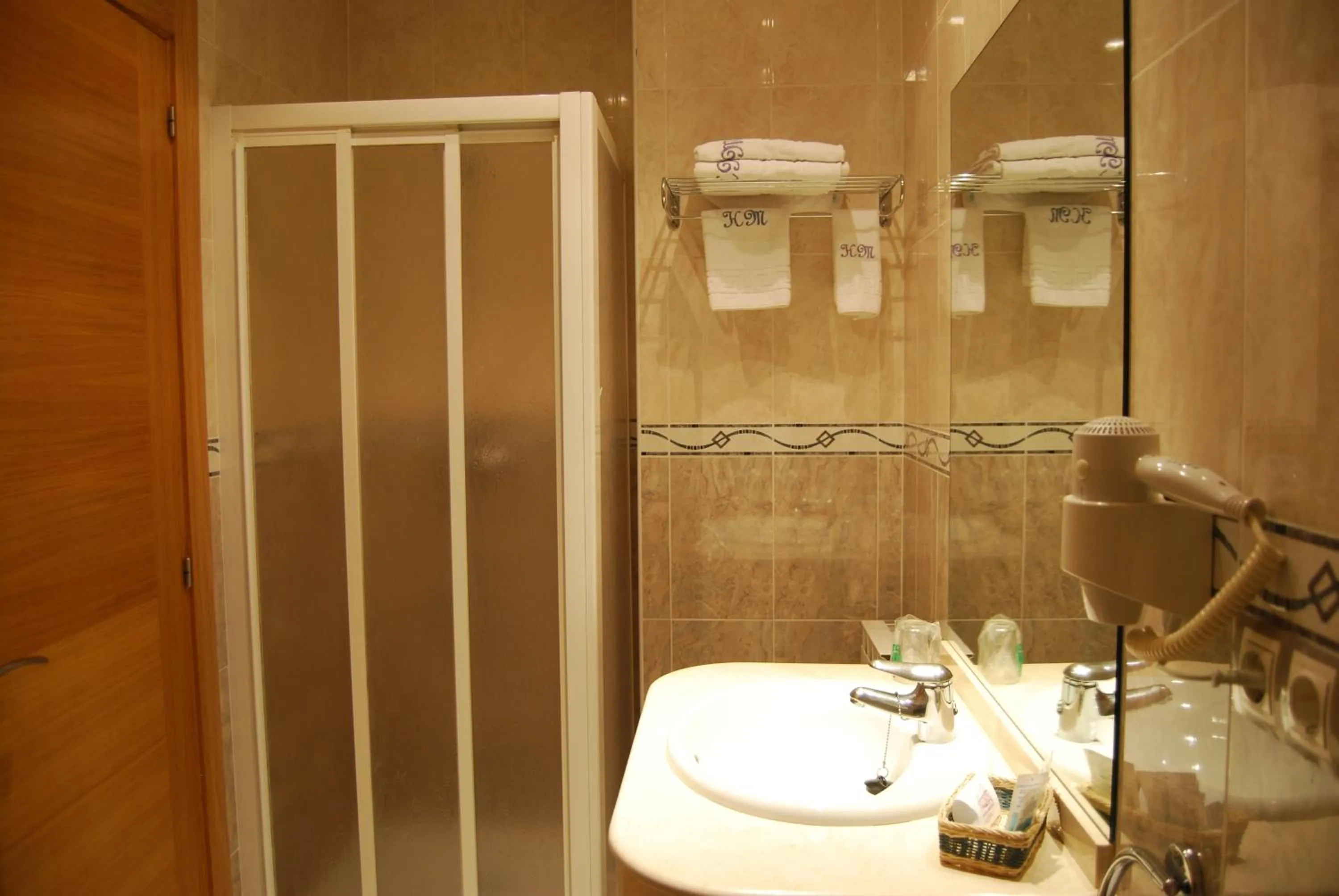 Shower in Hotel Meleiros