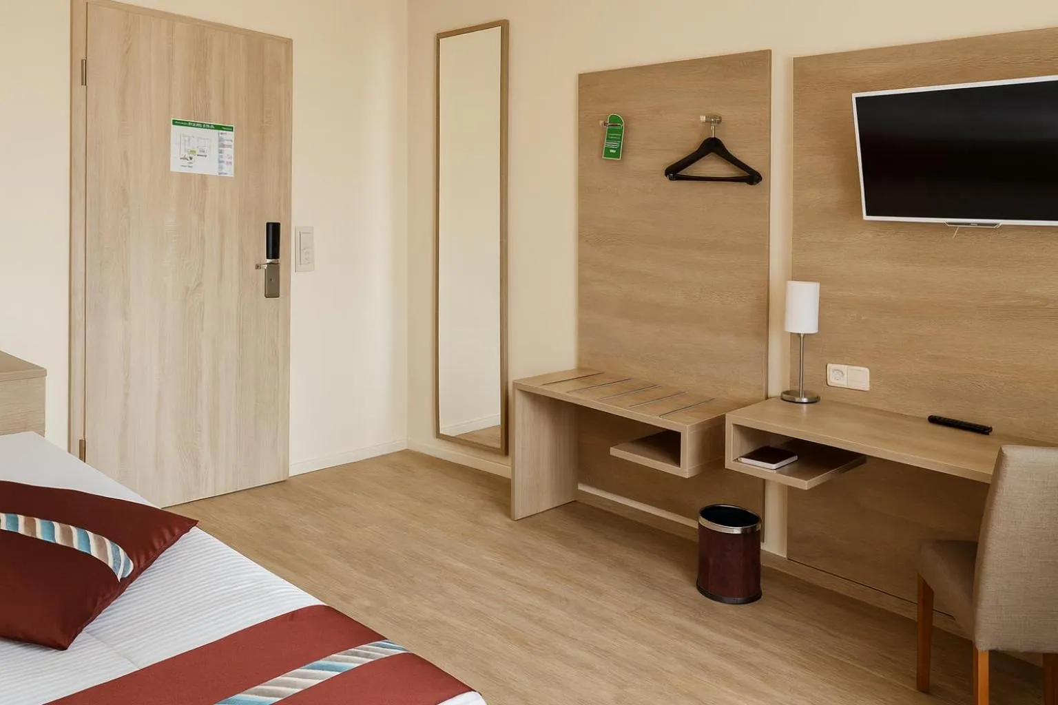 Photo of the whole room, Bed in Mainzer Hof