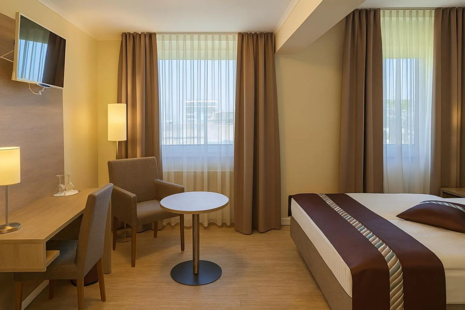 Photo of the whole room, Bed in Mainzer Hof